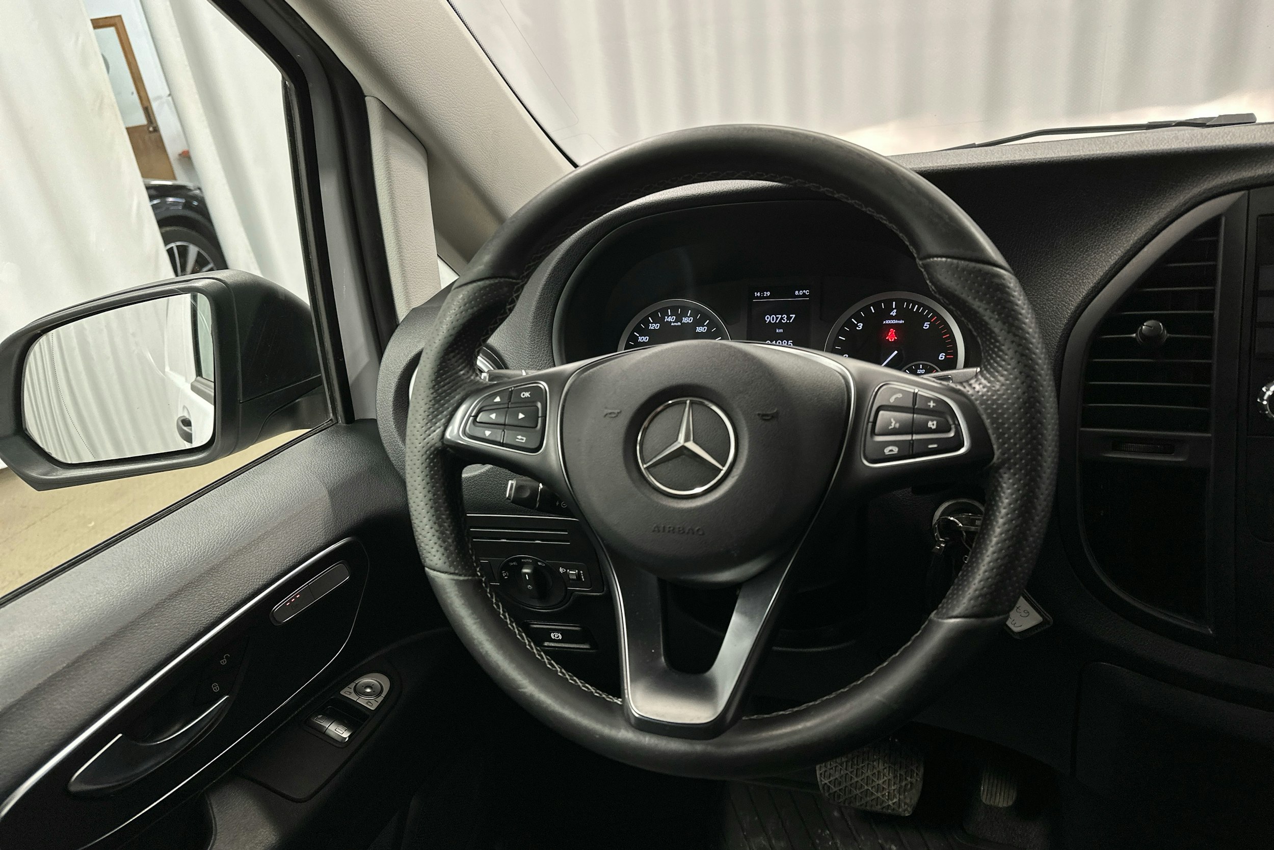 valkoinen Mercedes-Benz Vito 2019 kuva 11.