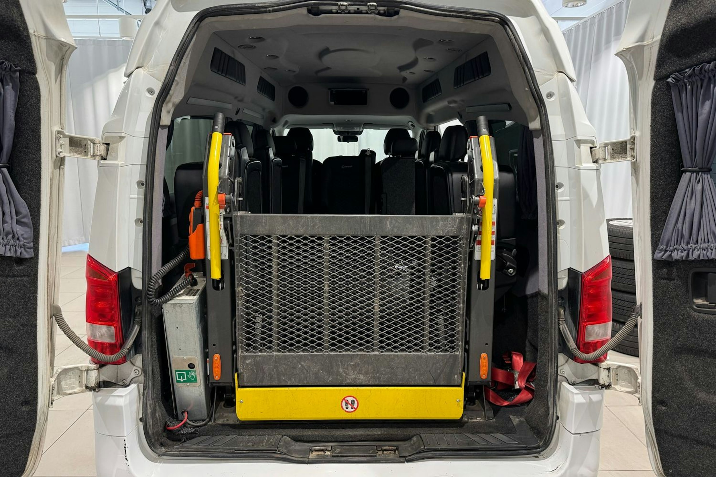 valkoinen Mercedes-Benz Vito 2019 kuva 13.