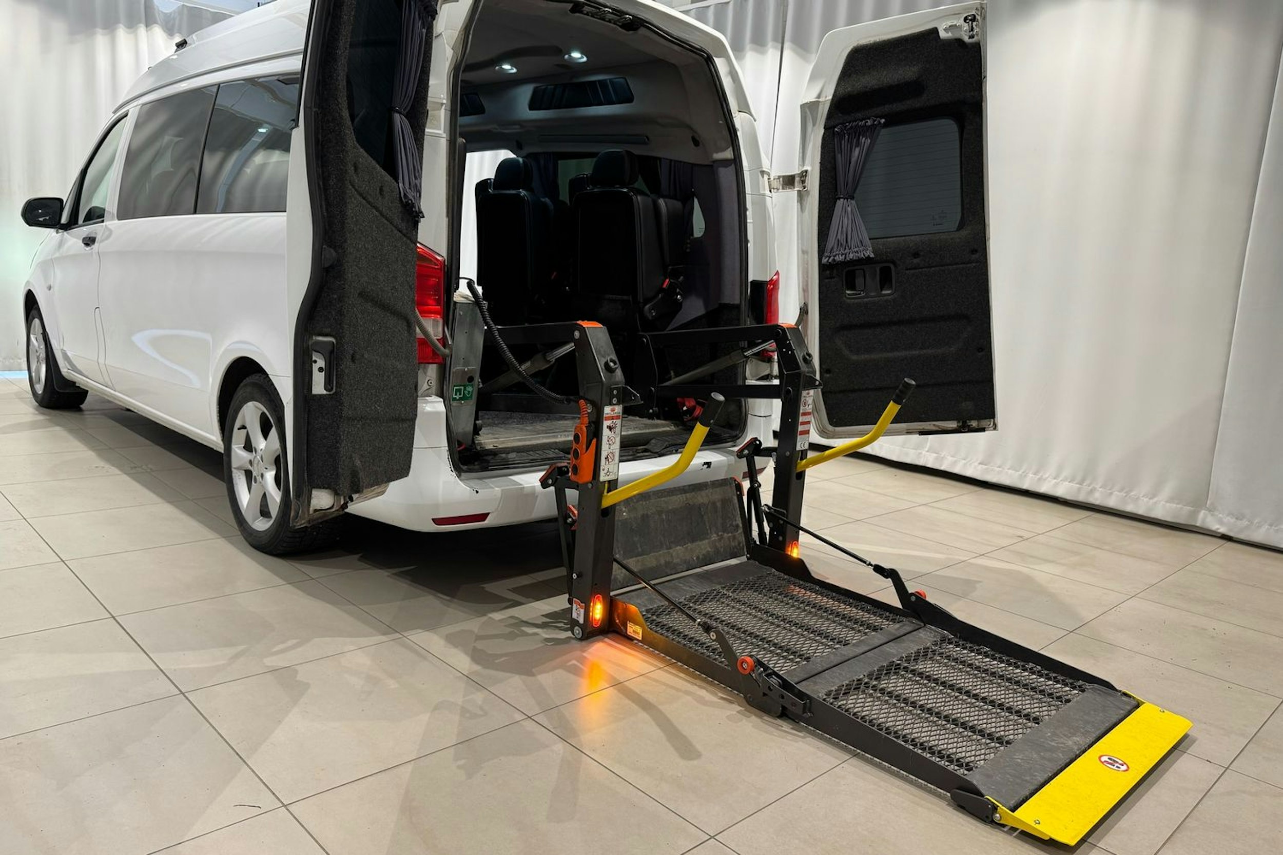 valkoinen Mercedes-Benz Vito 2019 kuva 16.