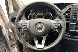valkoinen Mercedes-Benz Vito 2019 kuva 17.