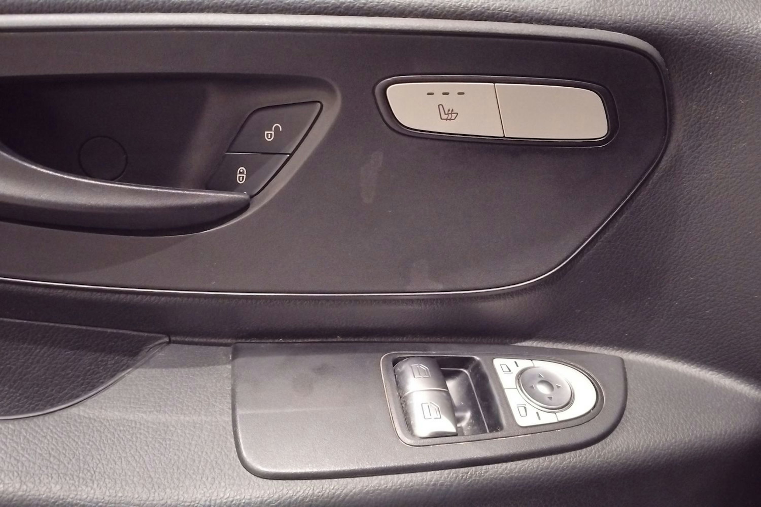 valkoinen Mercedes-Benz Vito 2019 kuva 24.