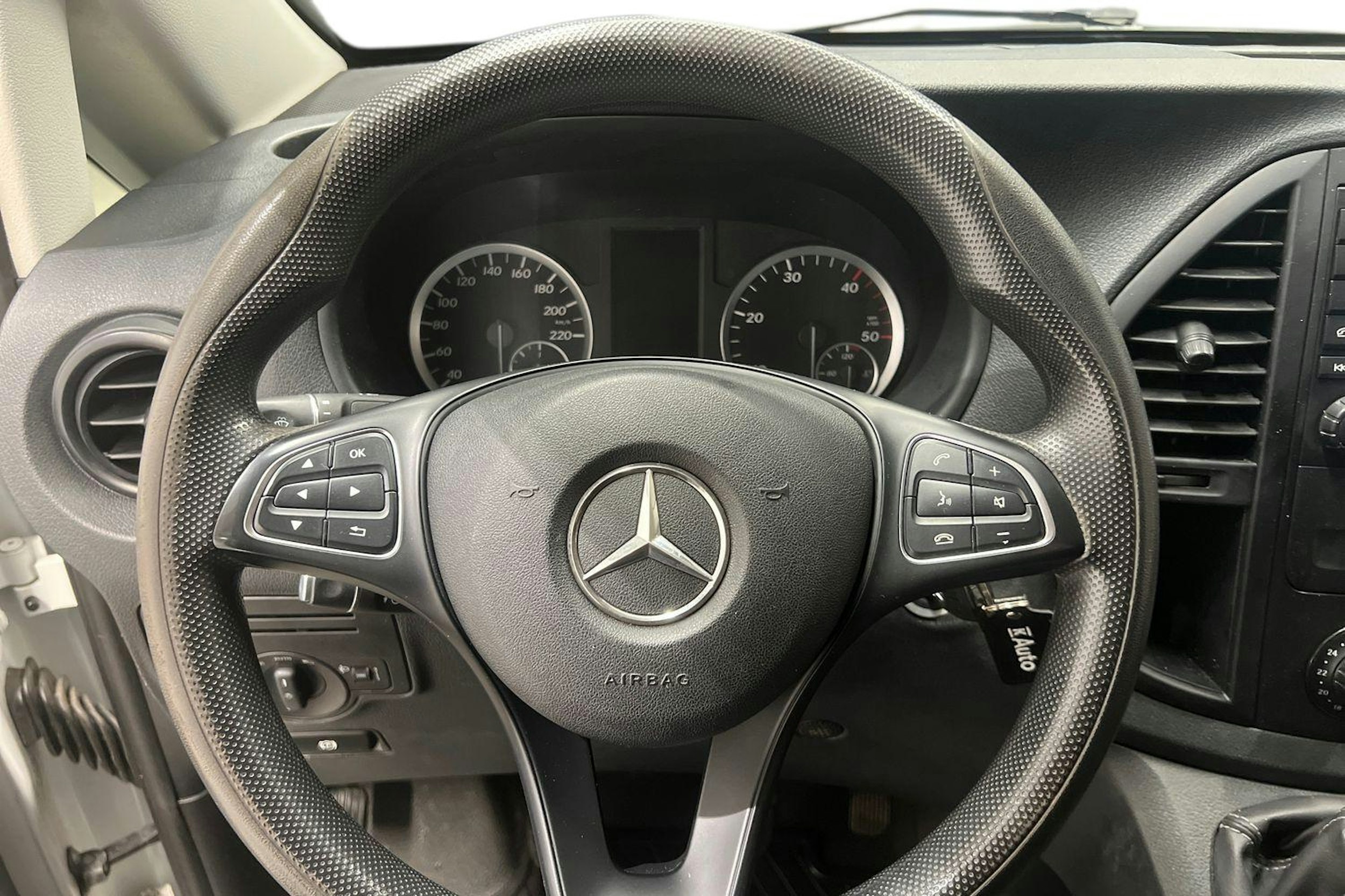 Valkoinen Mercedes-Benz VITO 2019 kuva 9.