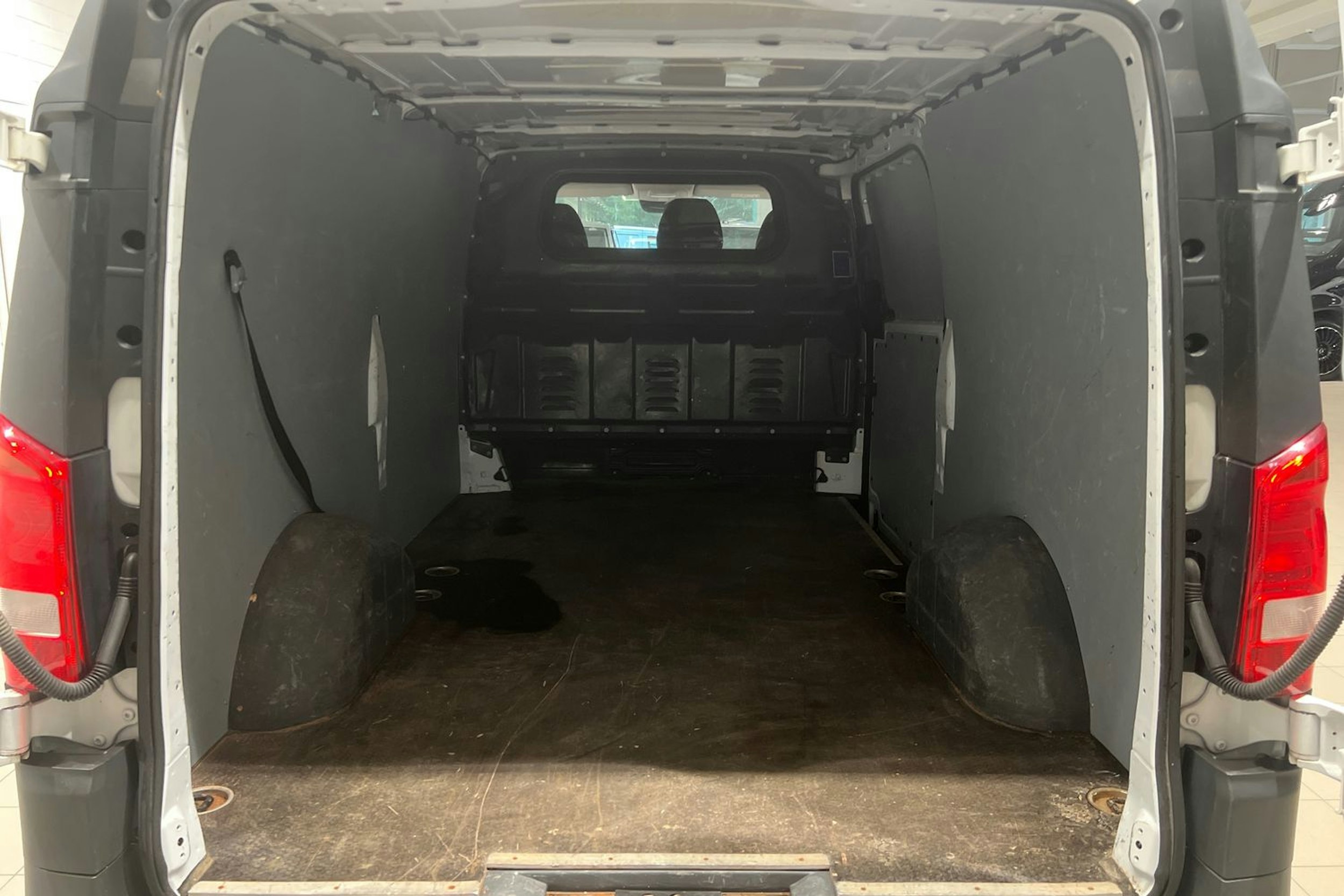 Valkoinen Mercedes-Benz VITO 2019 kuva 17.