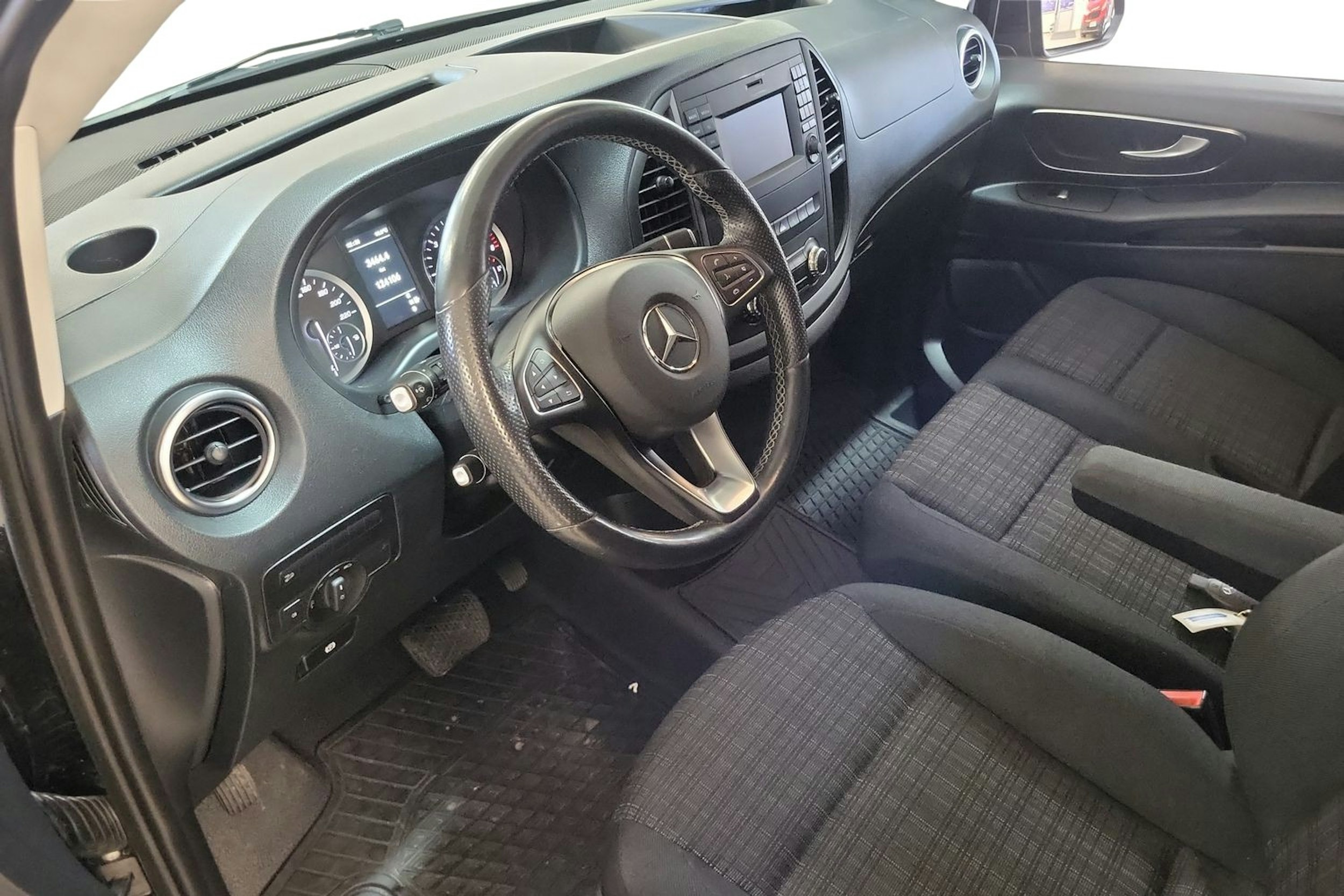 musta Mercedes-Benz Vito 2019 kuva 3.