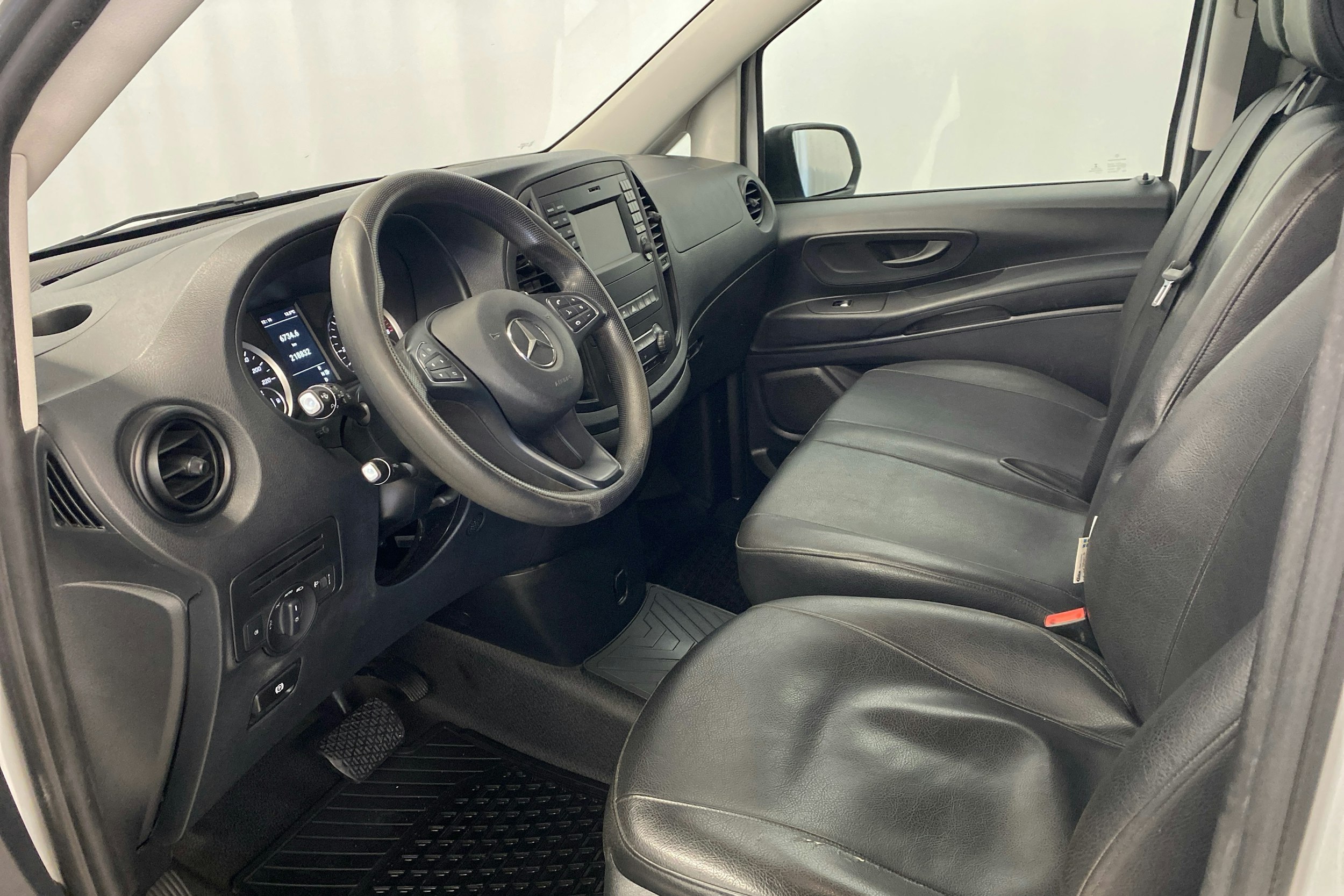 valkoinen Mercedes-Benz Vito 2019 kuva 6.