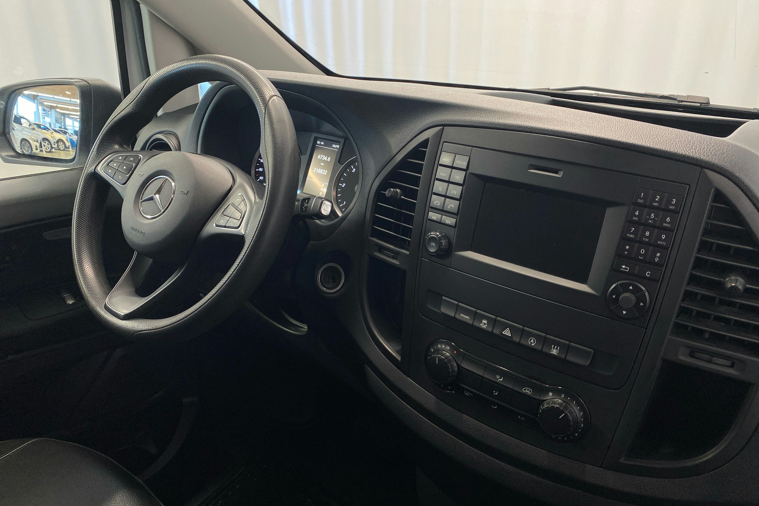 valkoinen Mercedes-Benz Vito 2019 kuva 8.