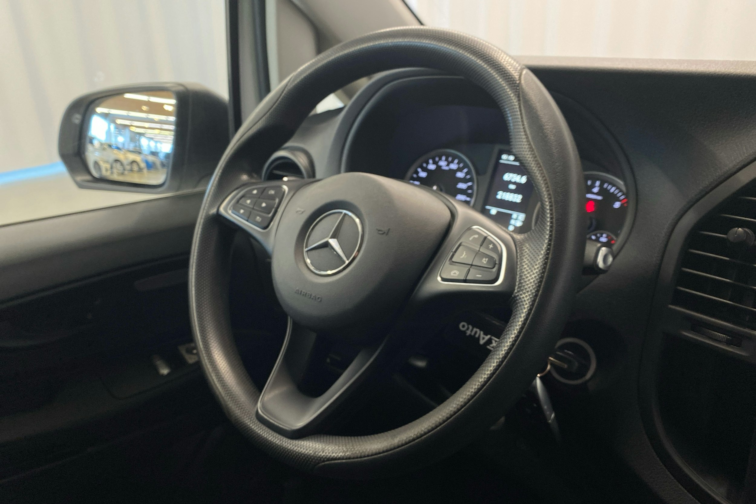 valkoinen Mercedes-Benz Vito 2019 kuva 10.