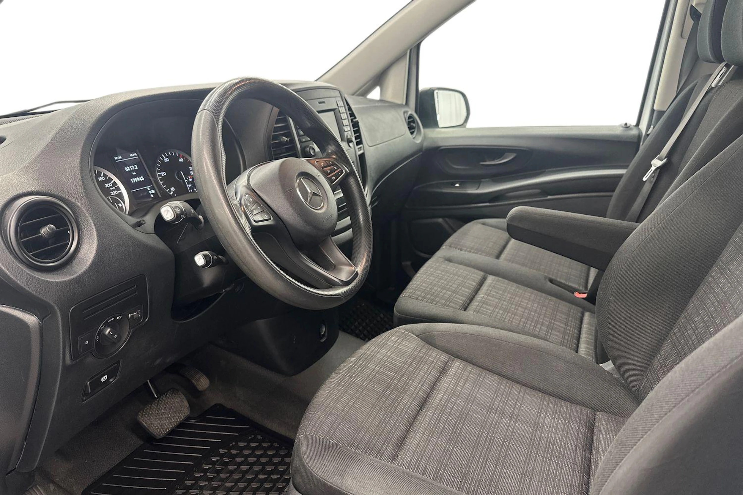 valkoinen Mercedes-Benz Vito 2019 kuva 6.