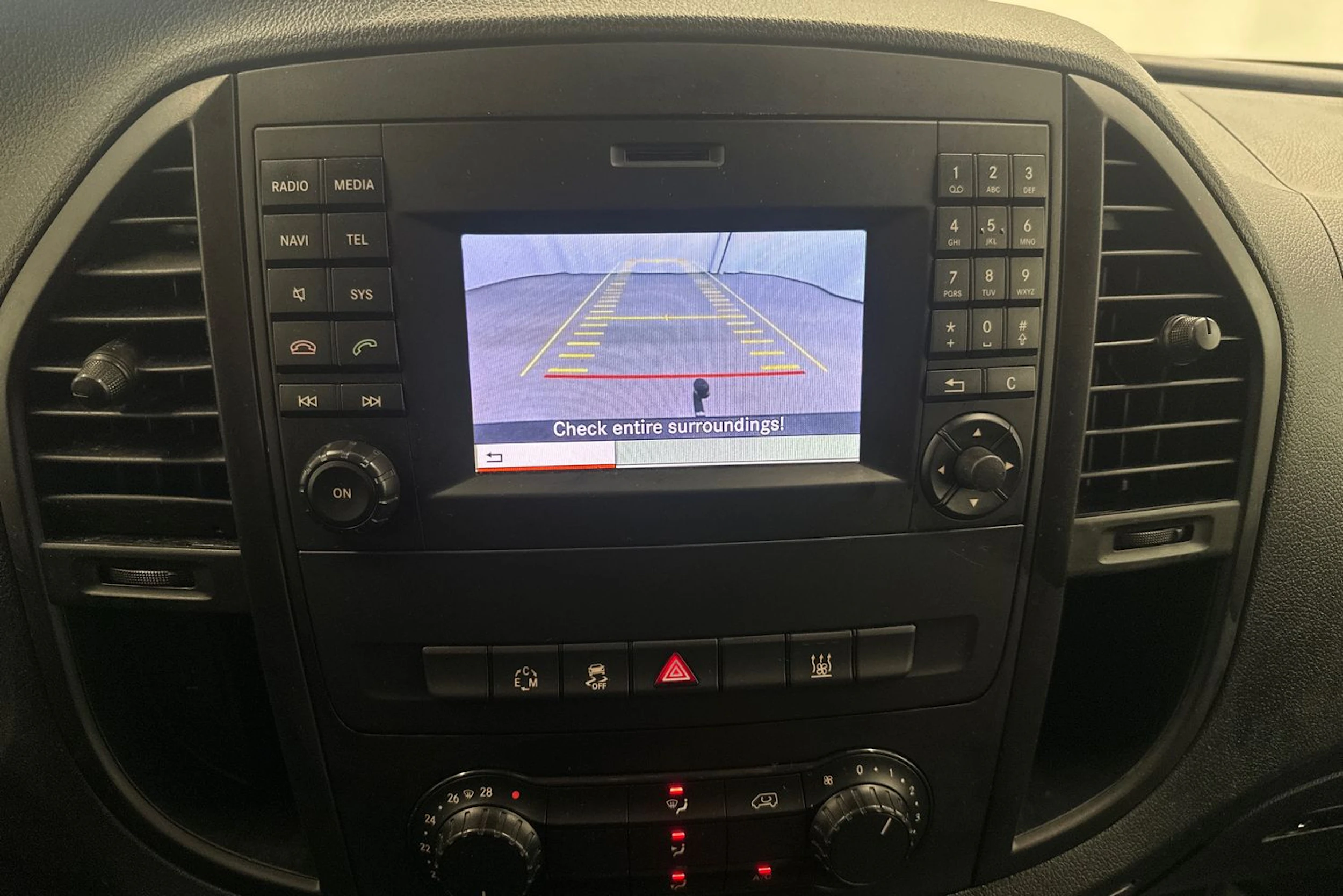 valkoinen Mercedes-Benz Vito 2019 kuva 17.