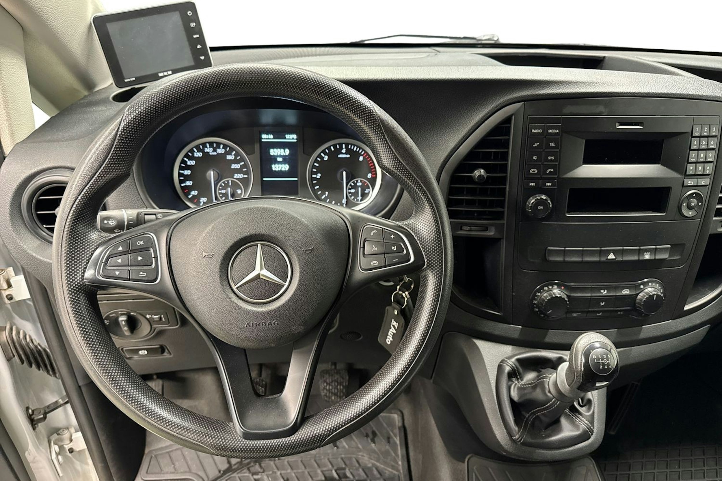 Valkoinen Mercedes-Benz VITO 2019 kuva 9.