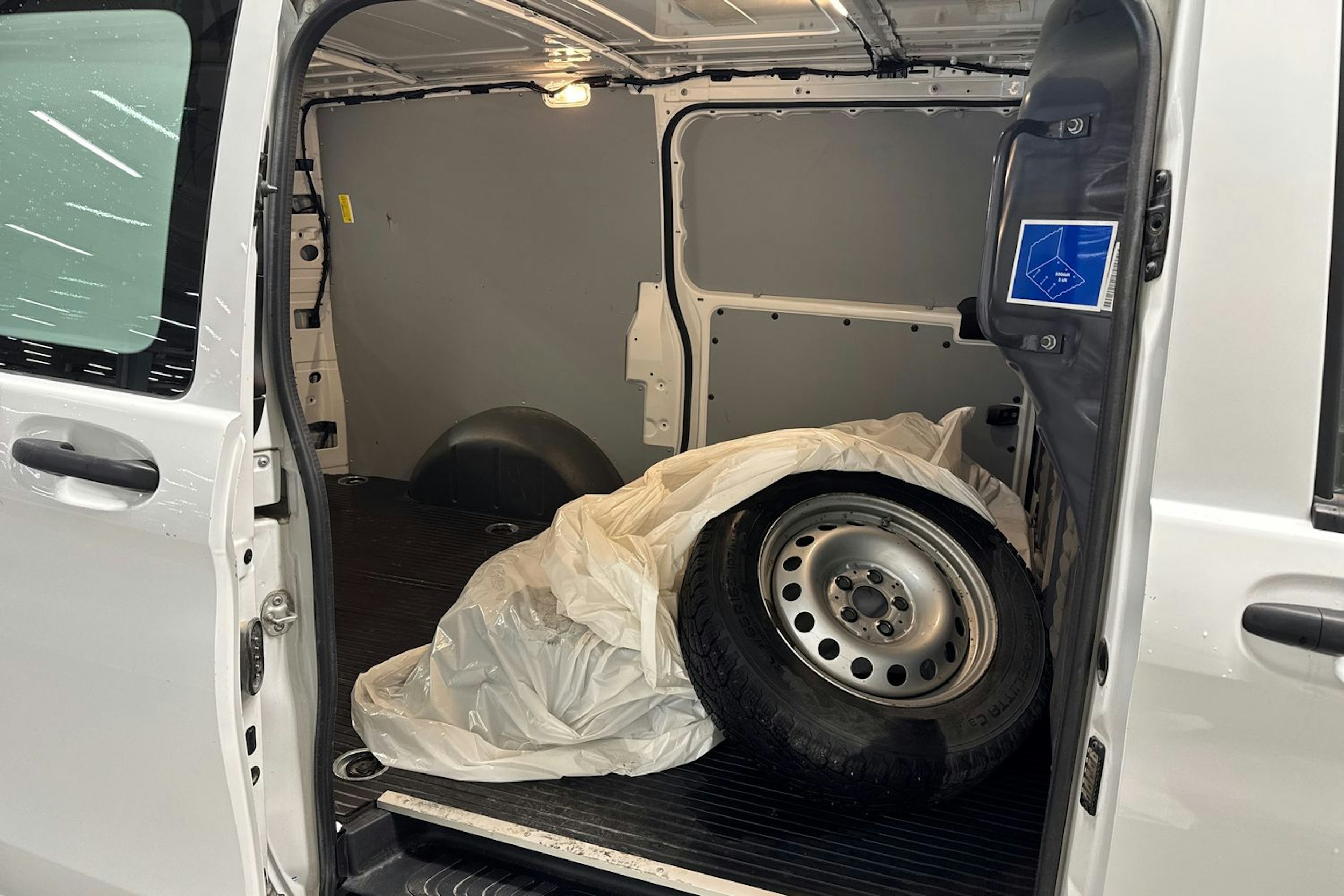 Valkoinen Mercedes-Benz VITO 2019 kuva 13.