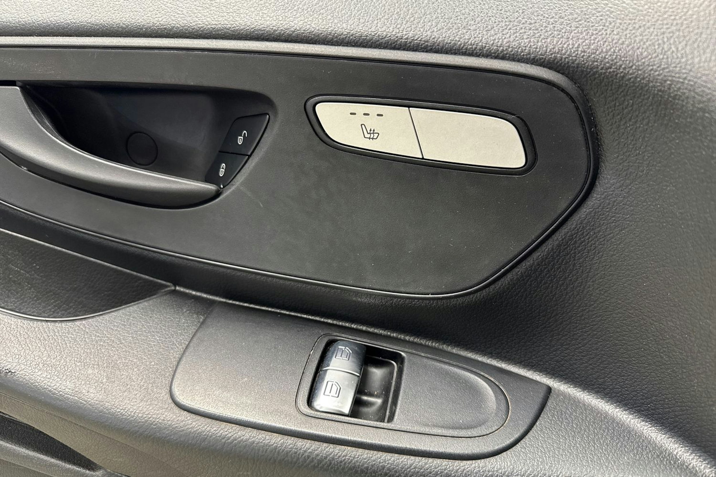 Valkoinen Mercedes-Benz VITO 2019 kuva 16.