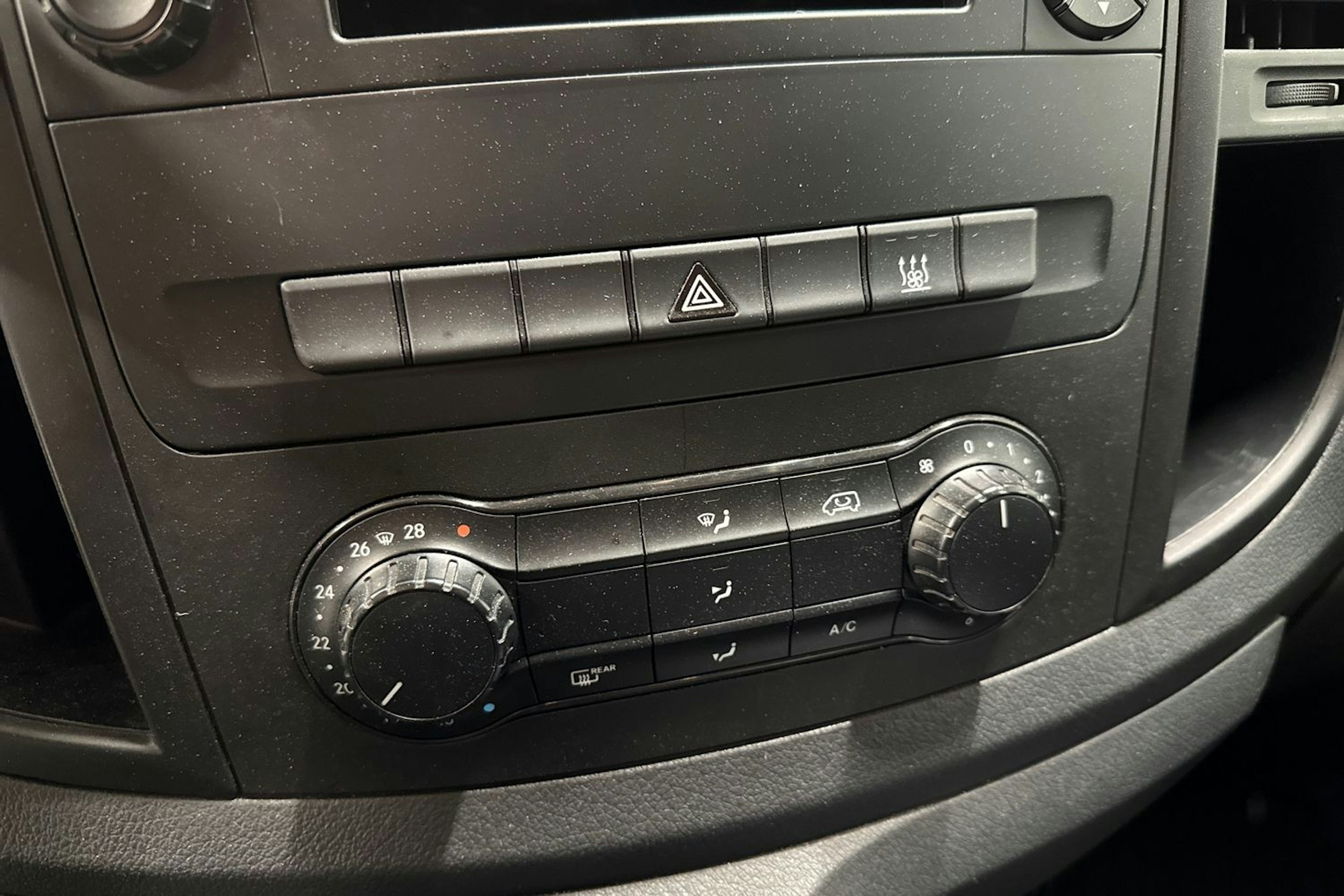 Valkoinen Mercedes-Benz VITO 2019 kuva 19.