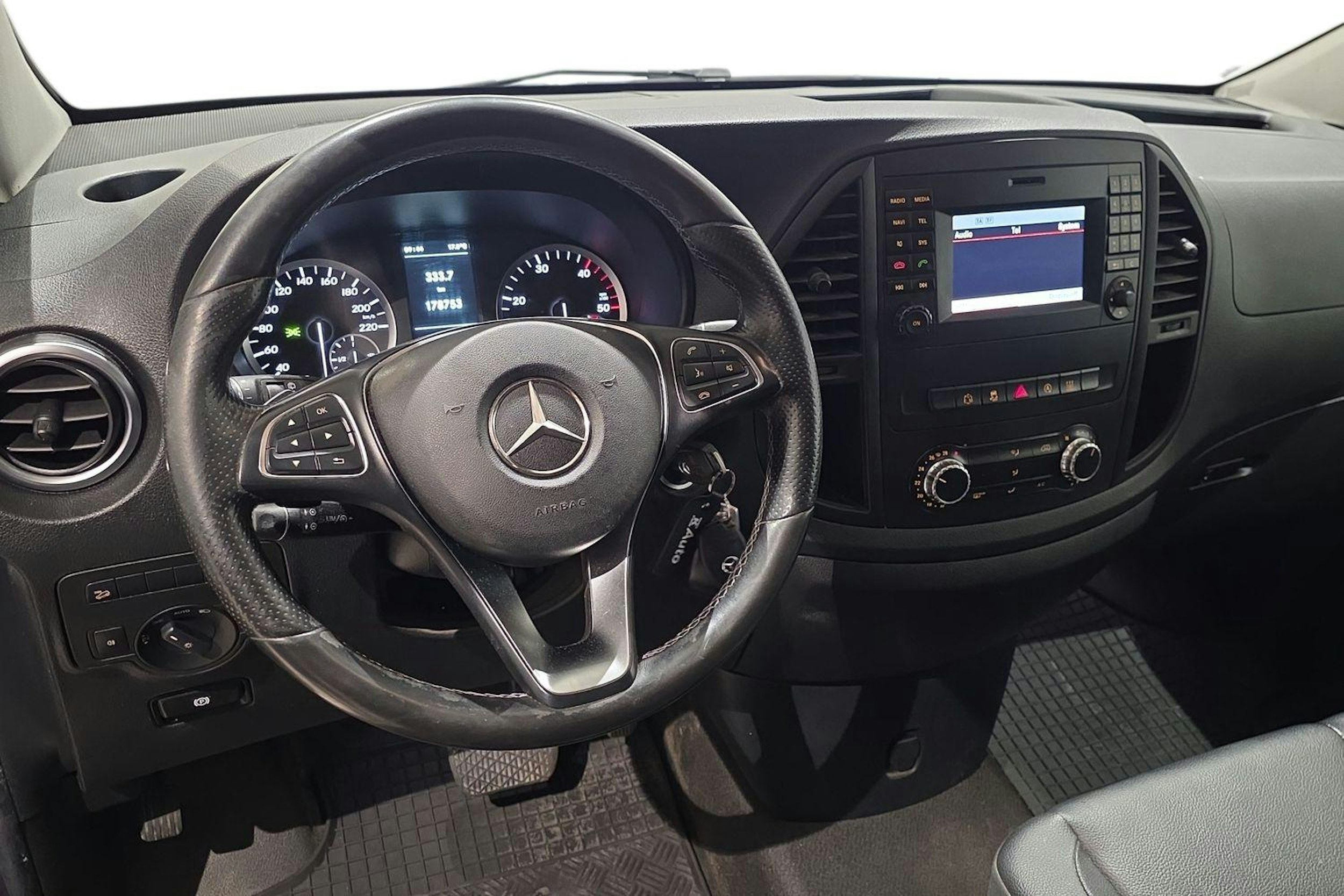 musta Mercedes-Benz Vito 2019 kuva 9.