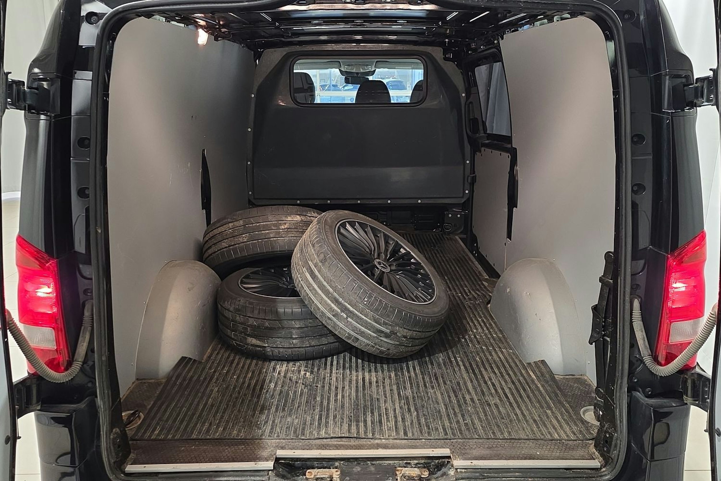 musta Mercedes-Benz Vito 2019 kuva 22.