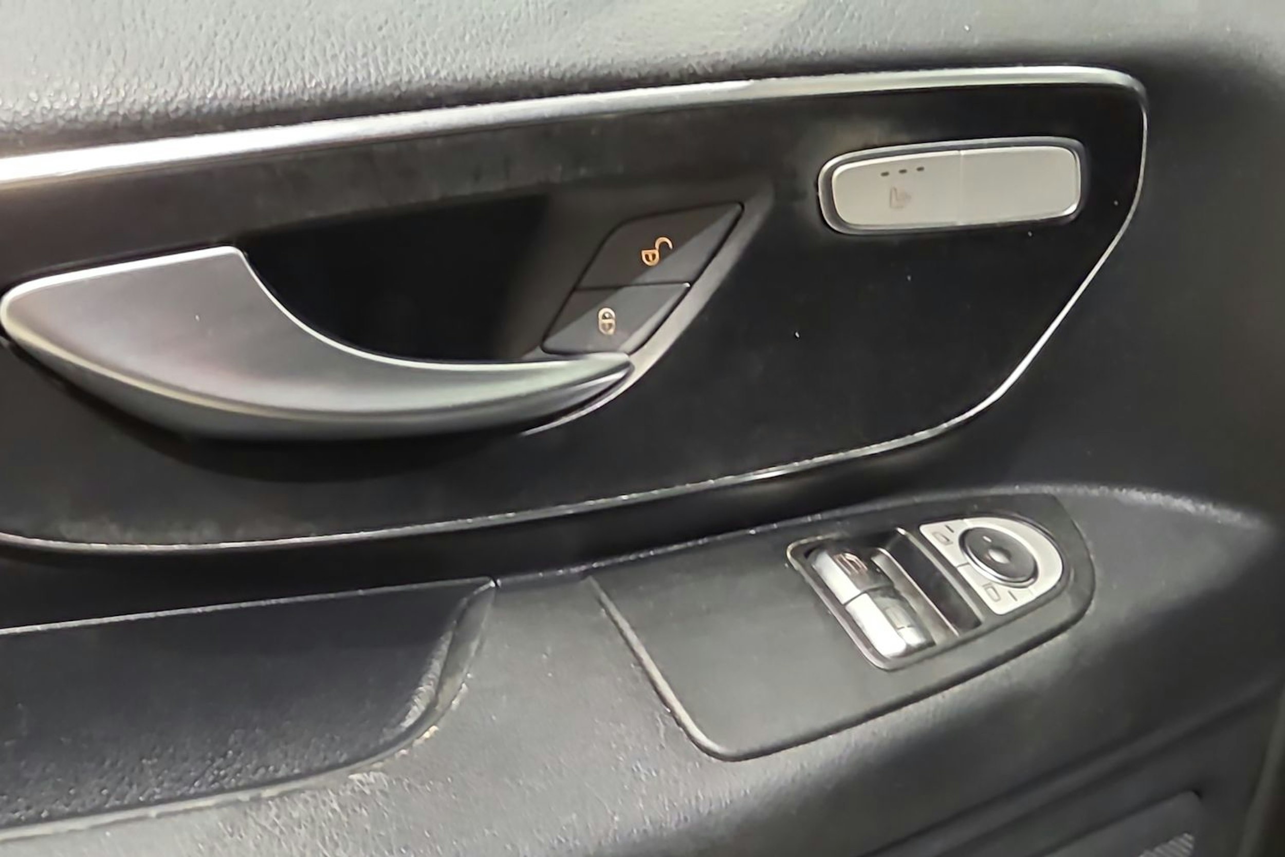 musta Mercedes-Benz Vito 2019 kuva 24.