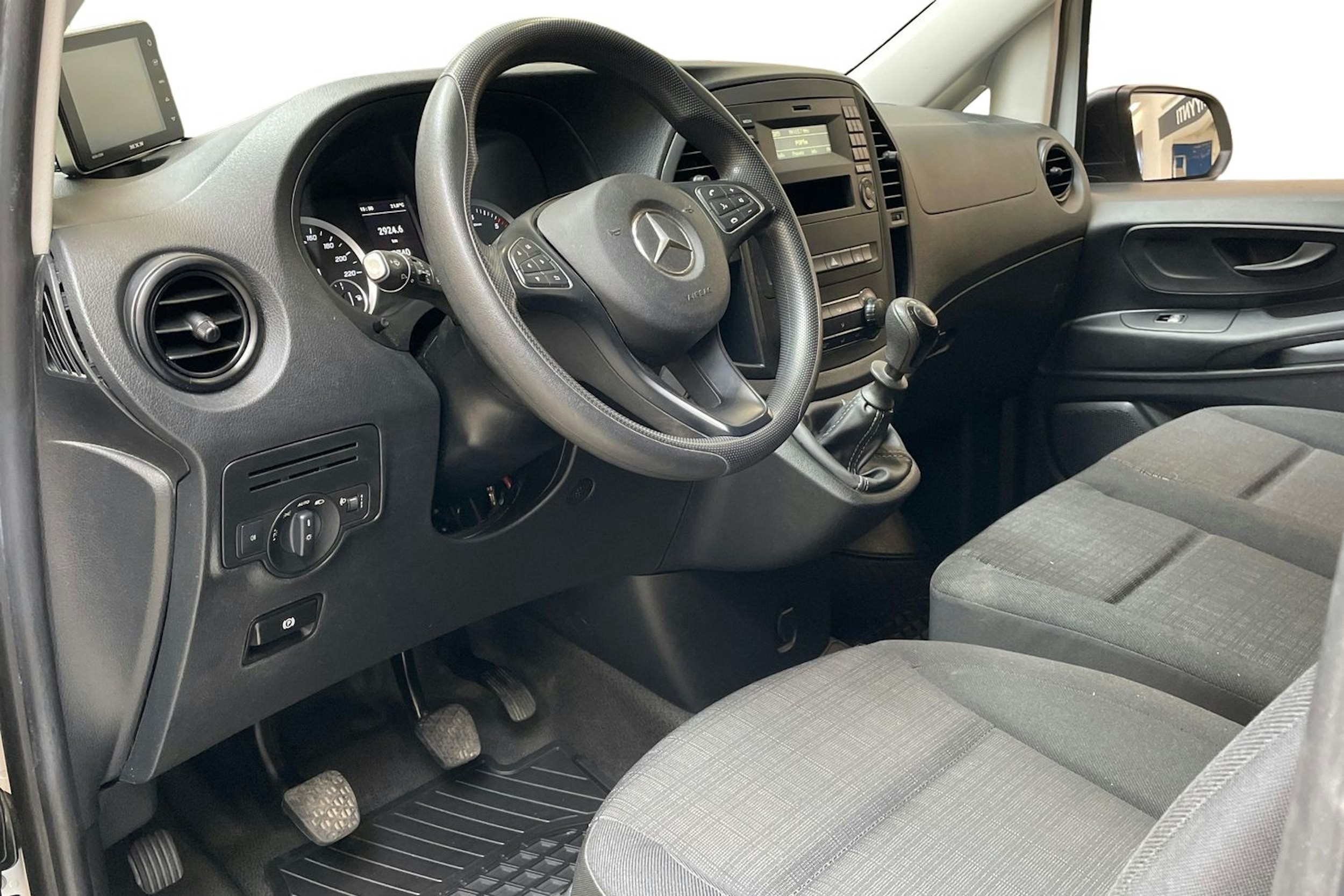 valkoinen Mercedes-Benz Vito 2019 kuva 7.