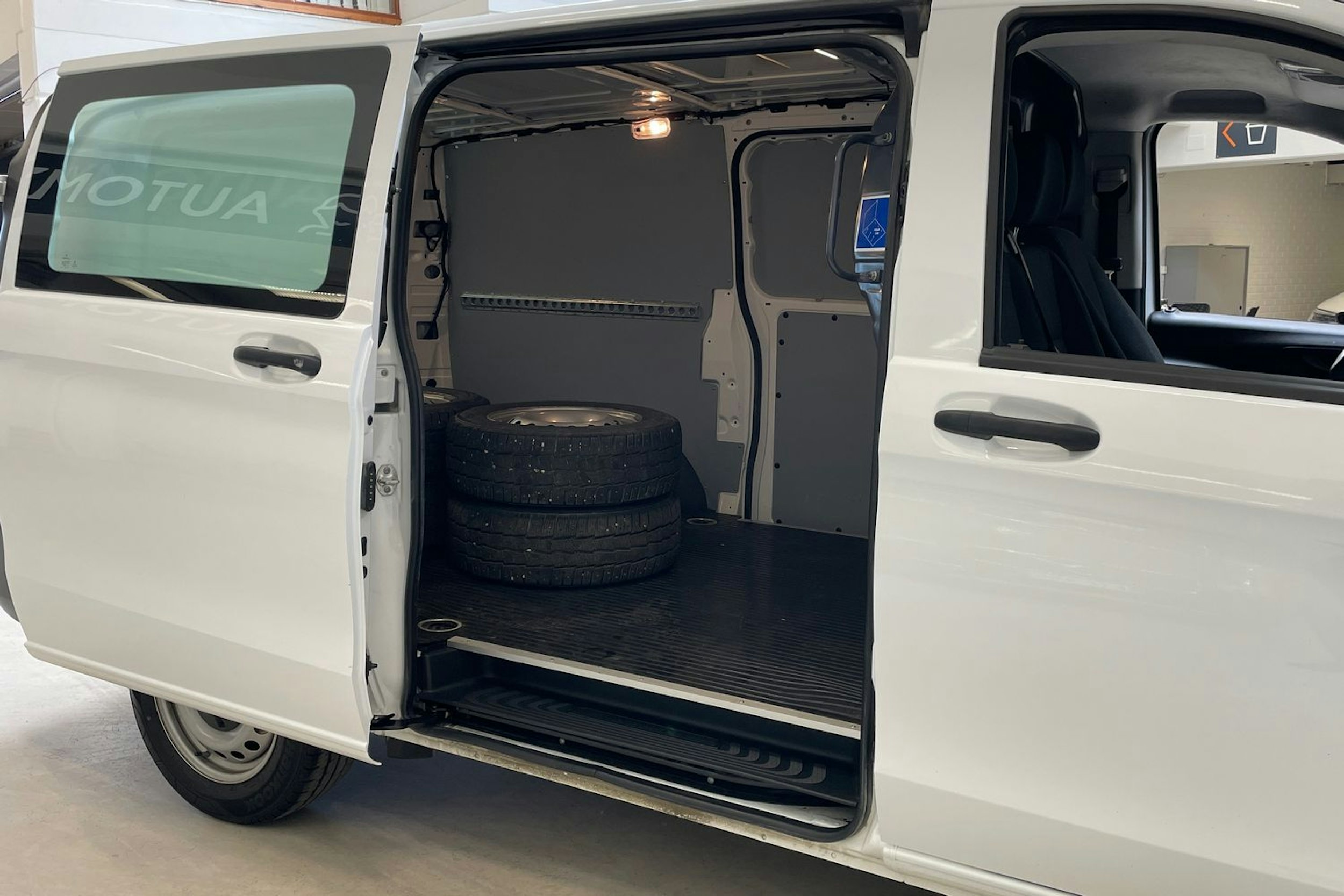 valkoinen Mercedes-Benz Vito 2019 kuva 14.