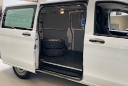 valkoinen Mercedes-Benz Vito 2019 kuva 14.