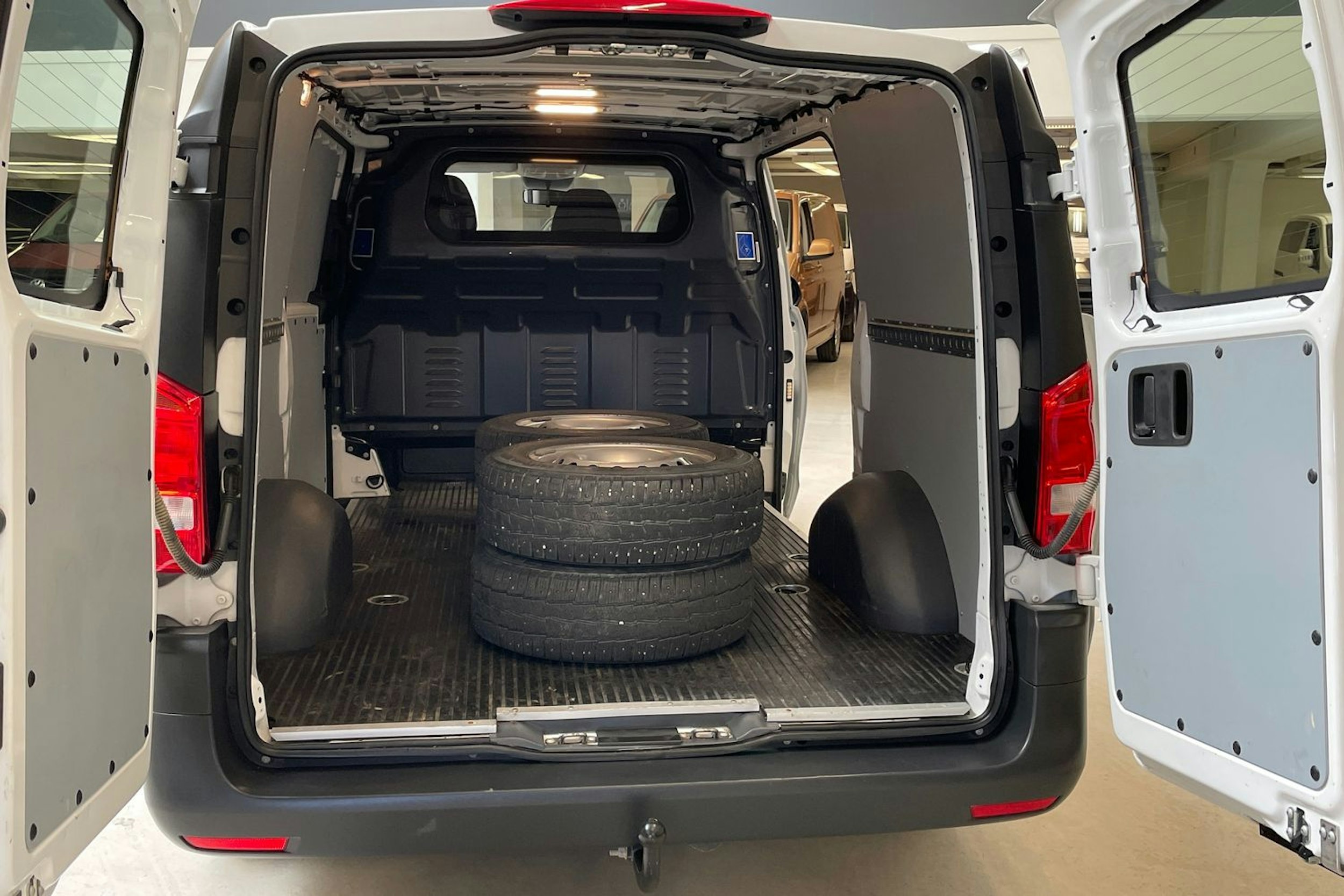 valkoinen Mercedes-Benz Vito 2019 kuva 15.