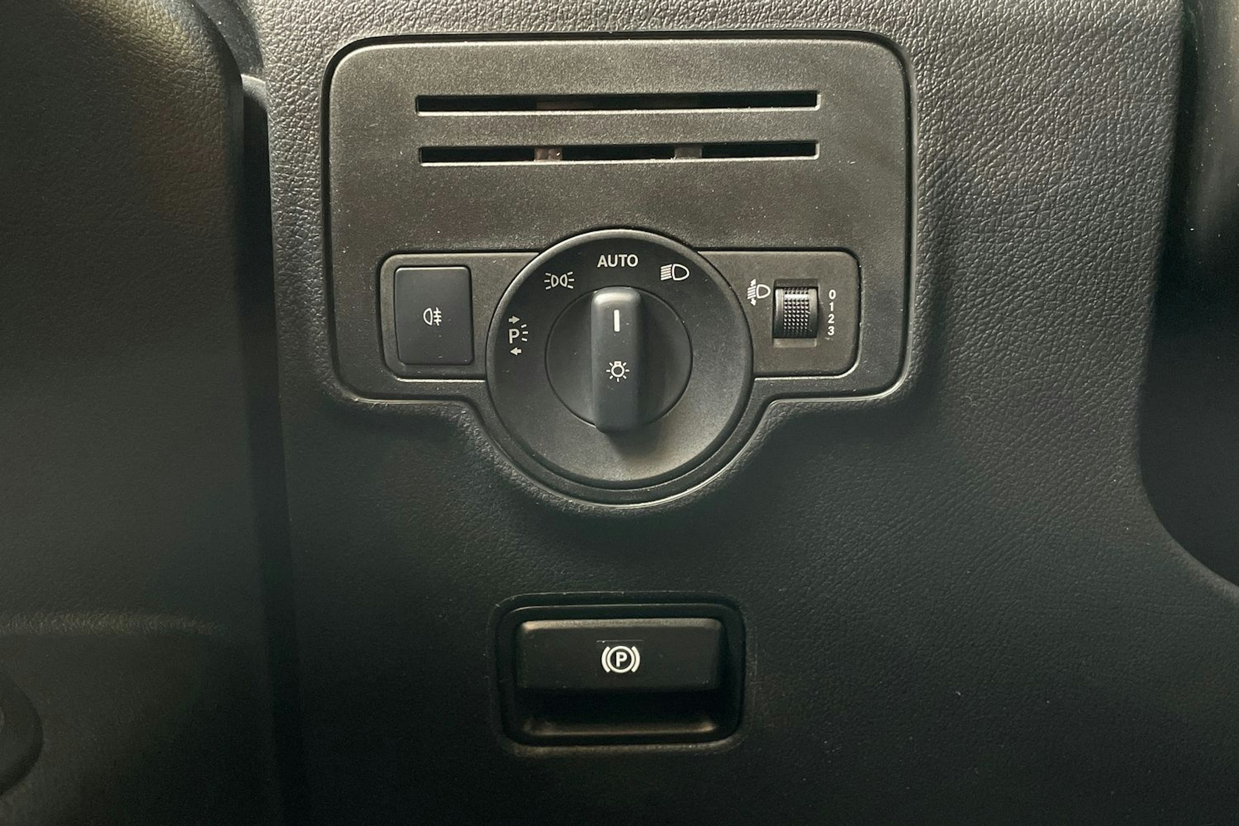 valkoinen Mercedes-Benz Vito 2019 kuva 17.