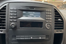 valkoinen Mercedes-Benz Vito 2019 kuva 18.