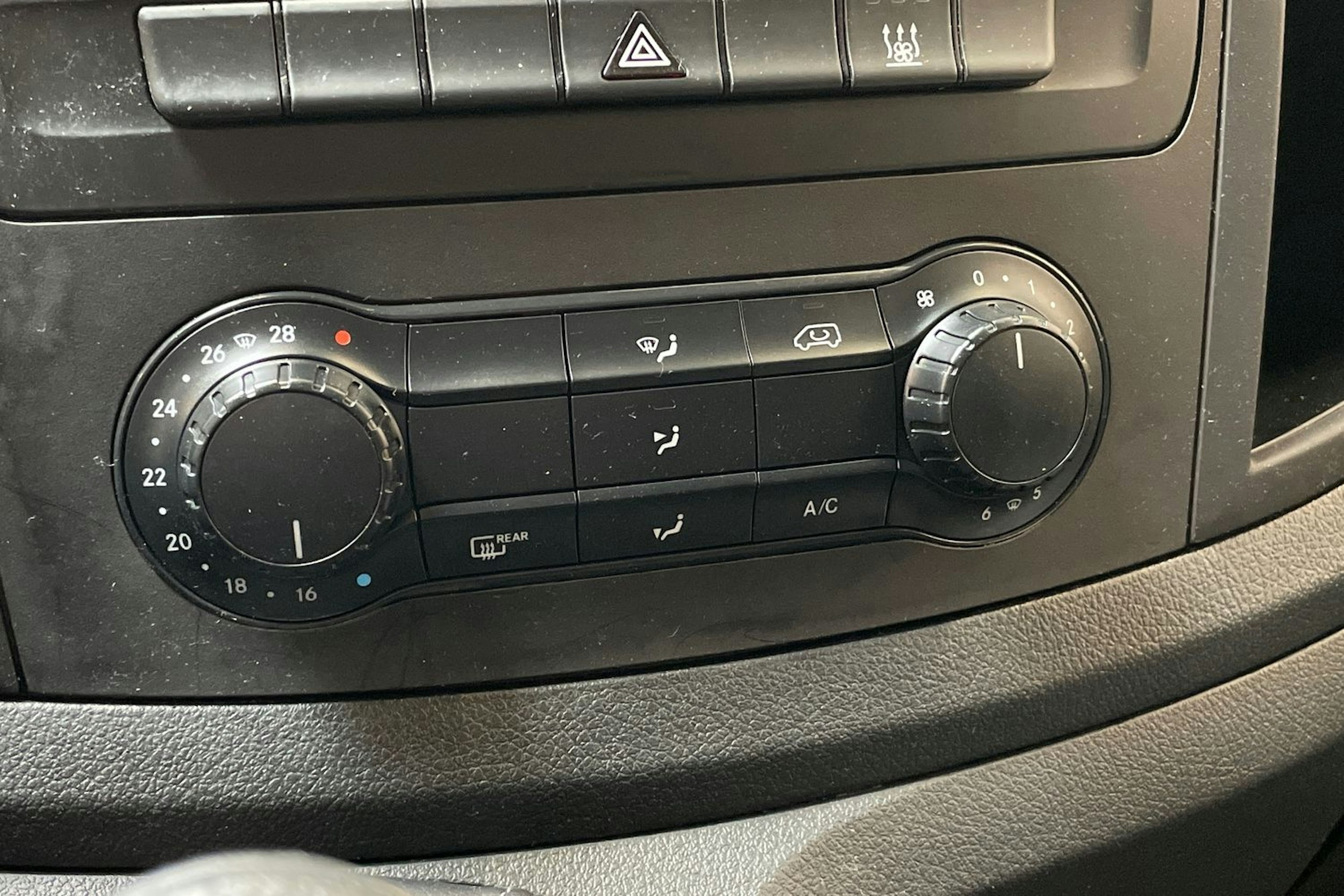 valkoinen Mercedes-Benz Vito 2019 kuva 19.