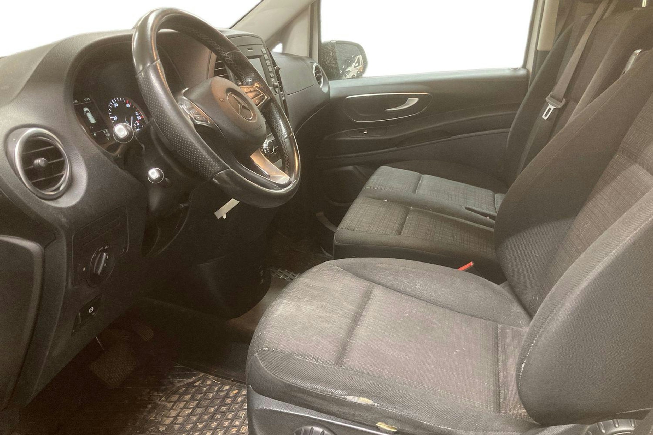 Valkoinen Mercedes-Benz VITO 2019 kuva 3.