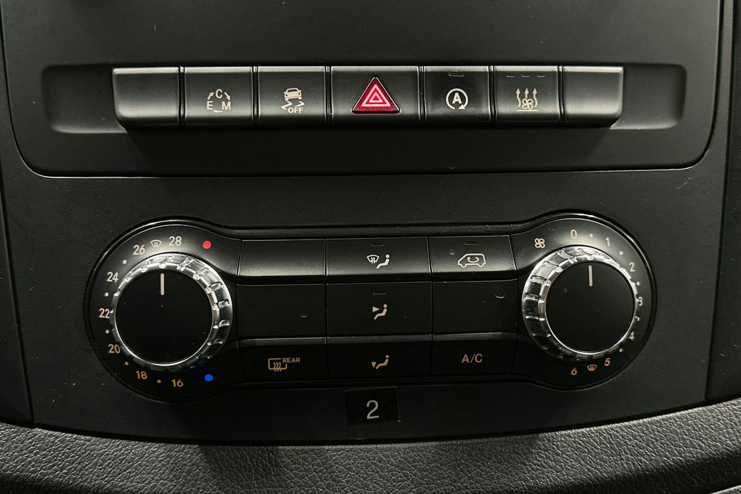 Valkoinen Mercedes-Benz VITO 2019 kuva 18.