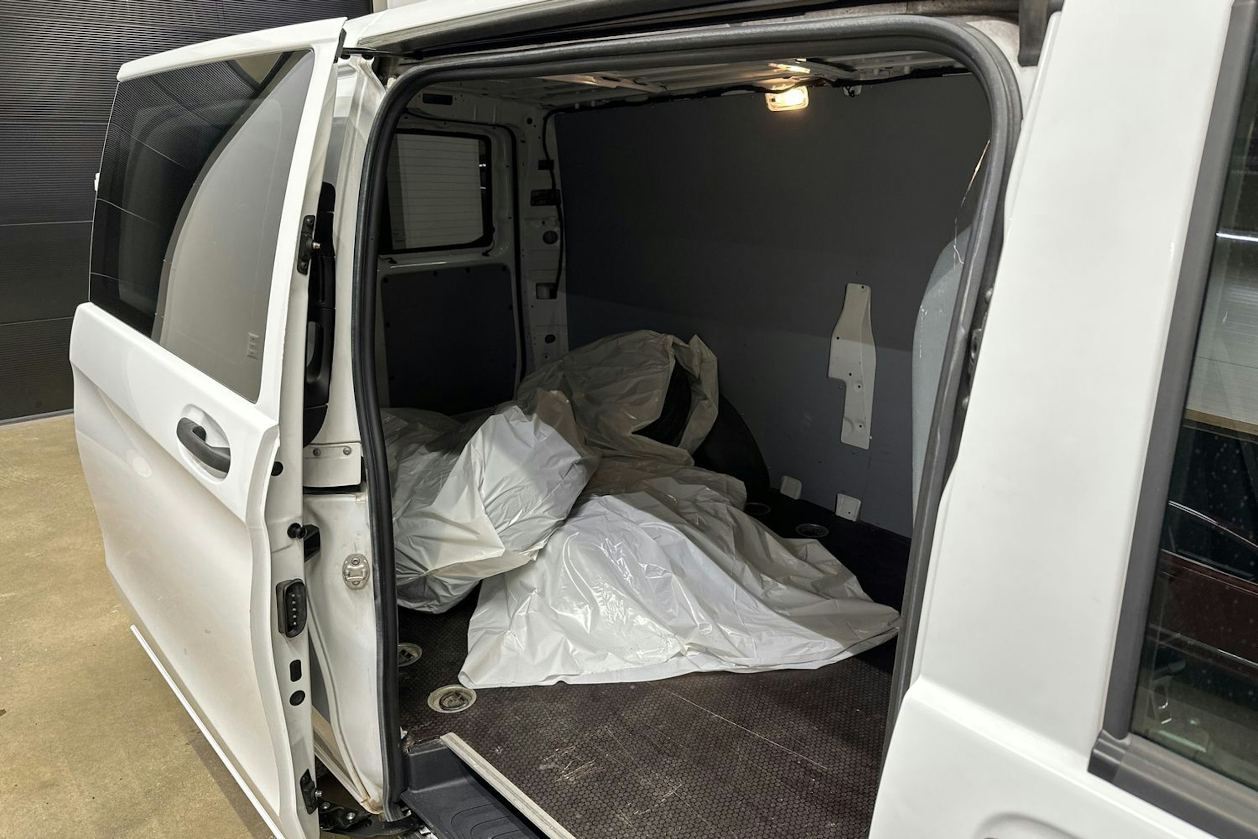 Valkoinen Mercedes-Benz VITO 2019 kuva 19.