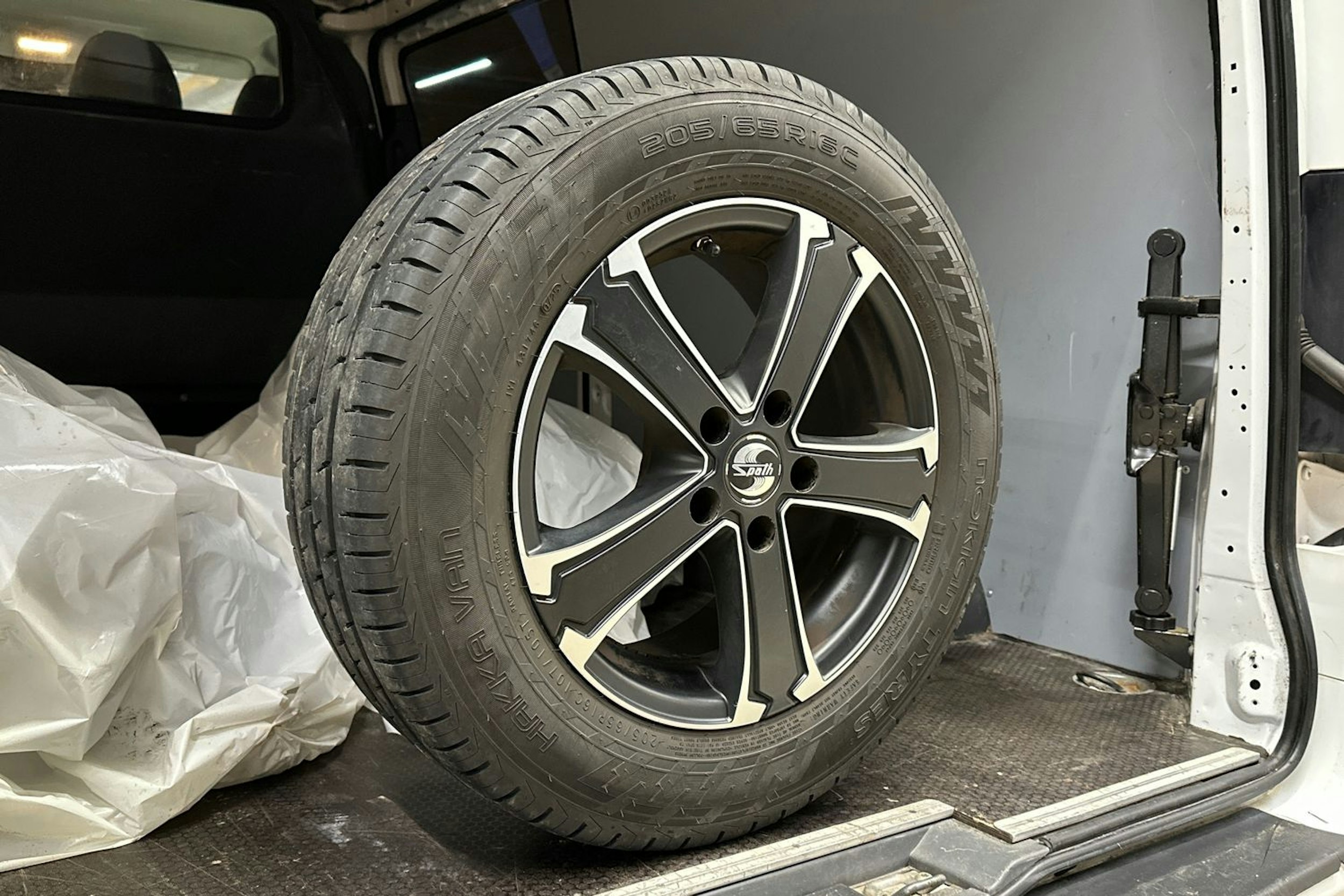 Valkoinen Mercedes-Benz VITO 2019 kuva 22.