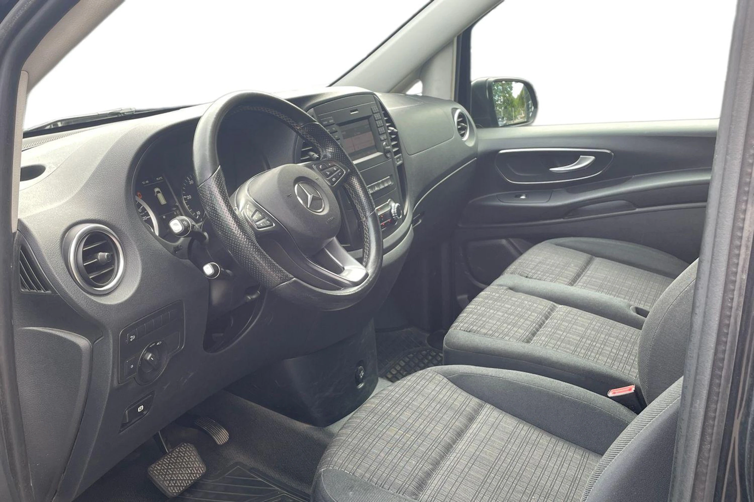 Musta Mercedes-Benz VITO 2019 kuva 6.
