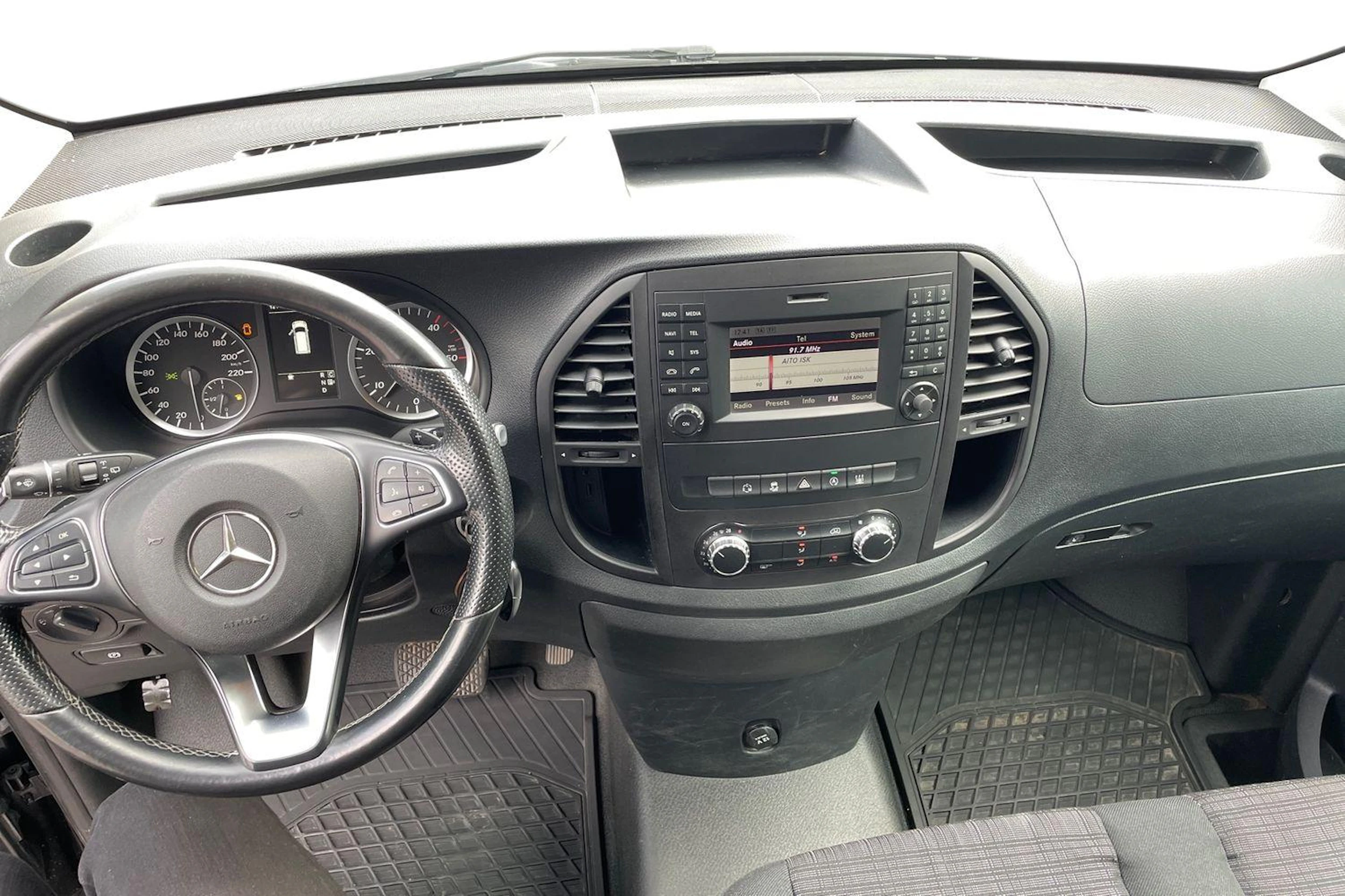 Musta Mercedes-Benz VITO 2019 kuva 7.