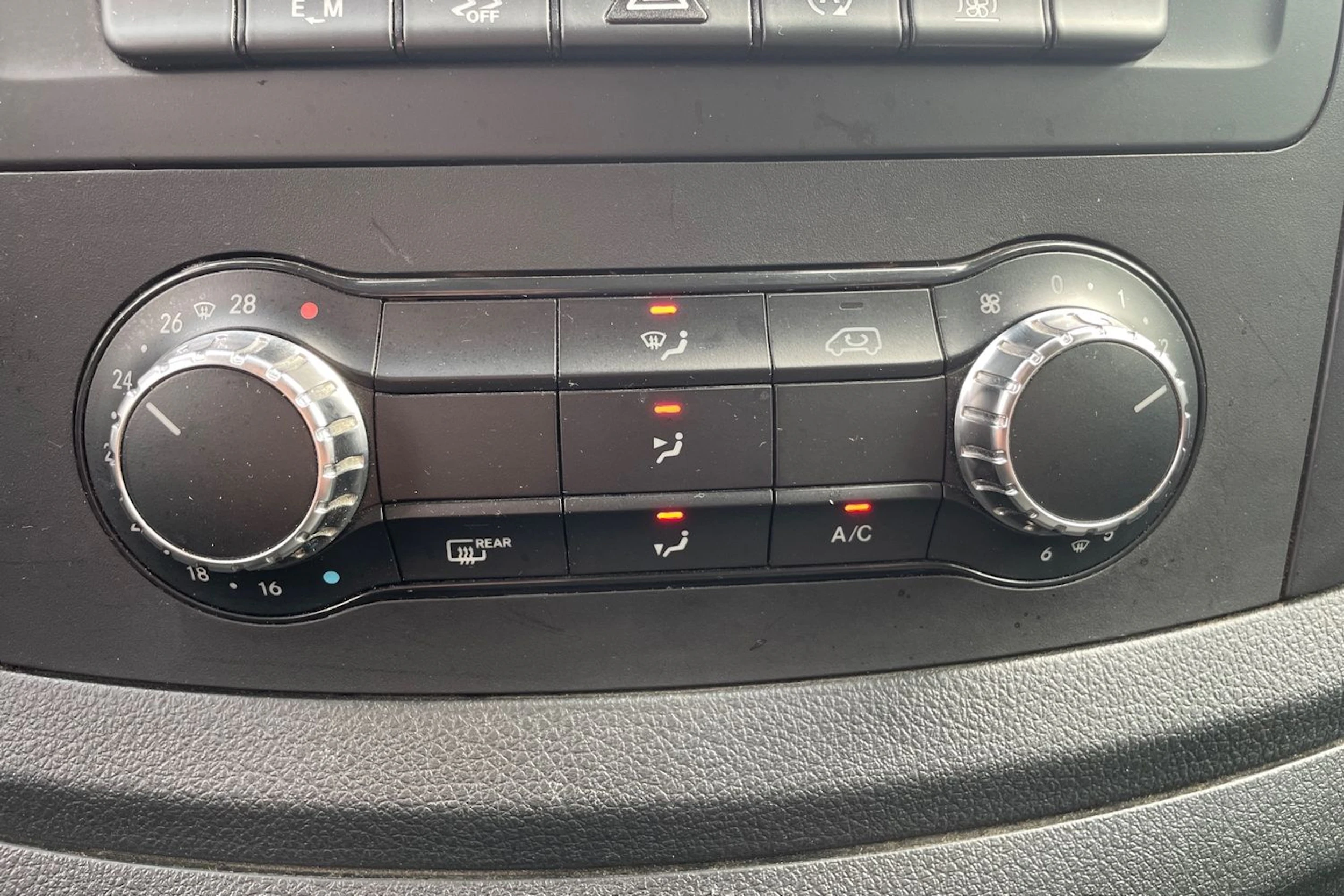 Musta Mercedes-Benz VITO 2019 kuva 16.