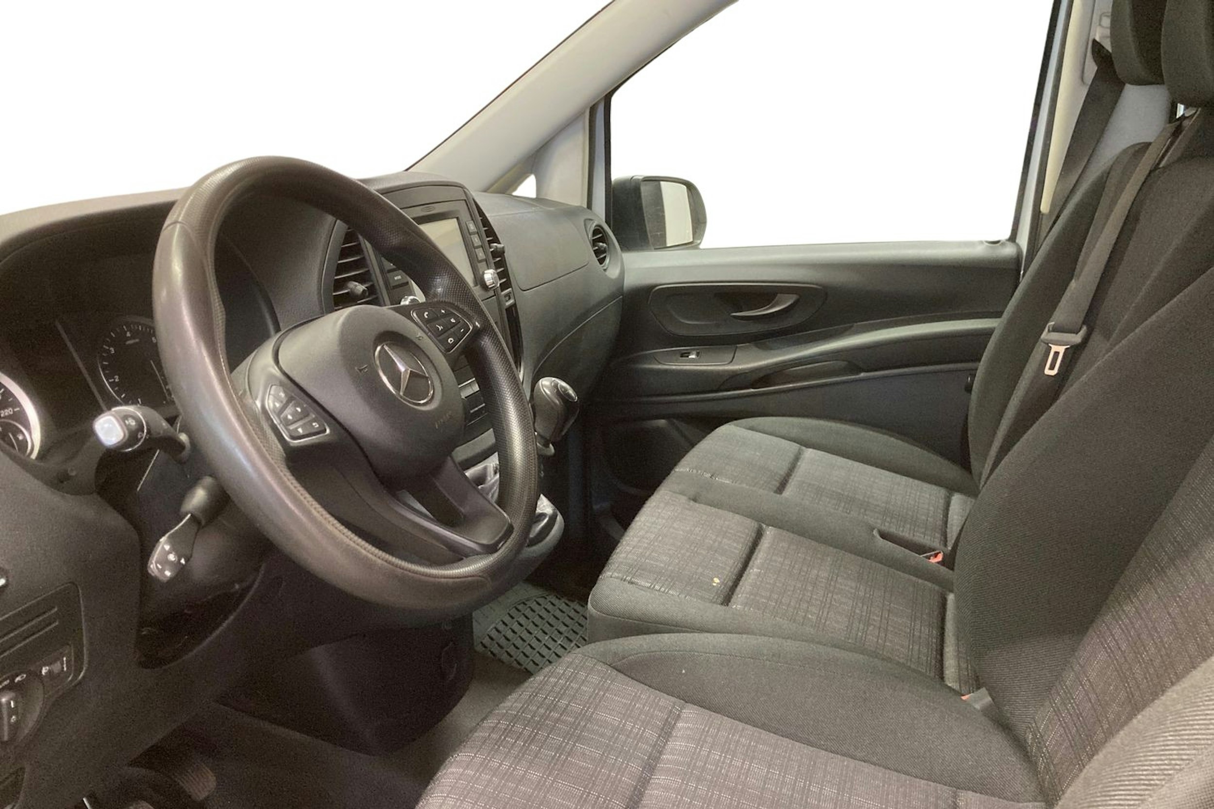 valkoinen Mercedes-Benz Vito 2019 kuva 7.