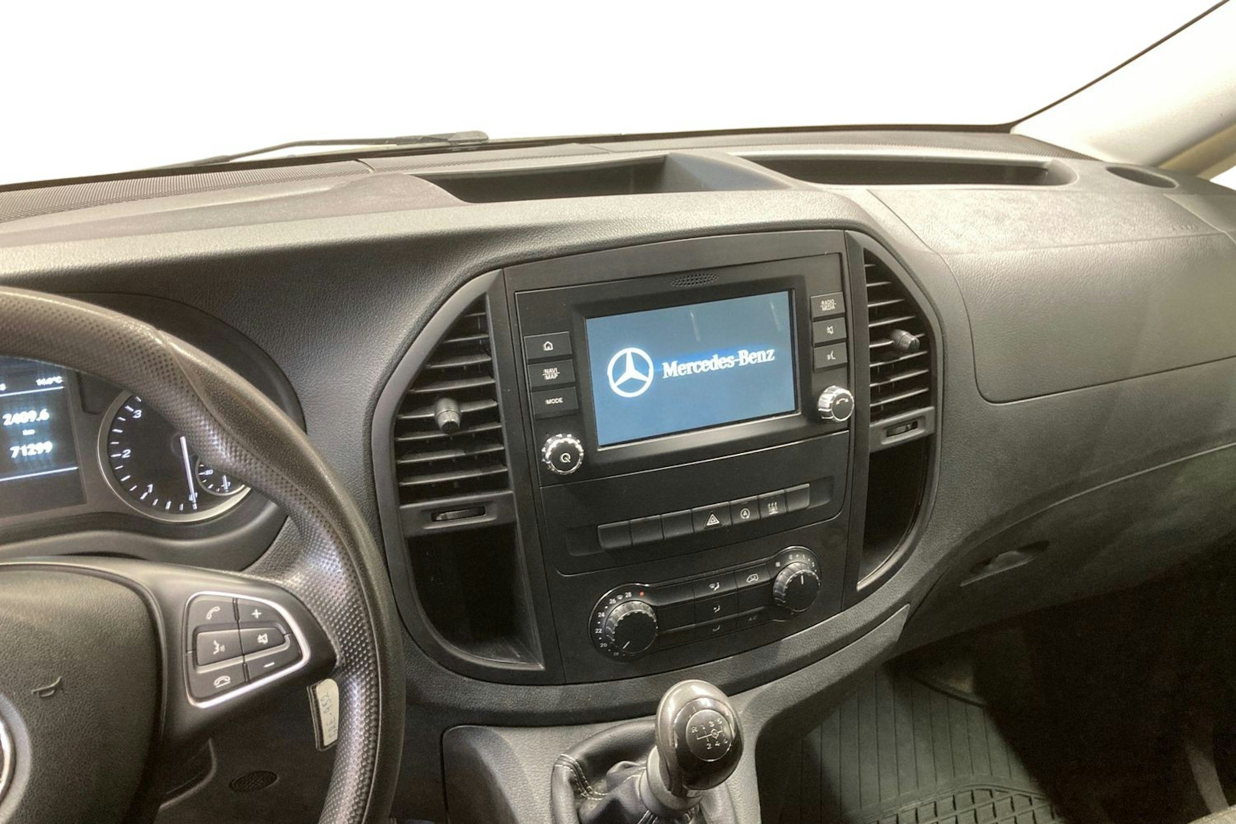 valkoinen Mercedes-Benz Vito 2019 kuva 9.