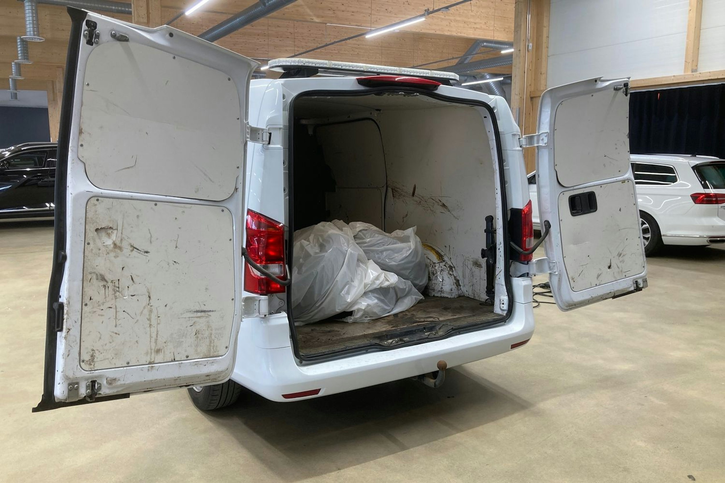 valkoinen Mercedes-Benz Vito 2019 kuva 13.