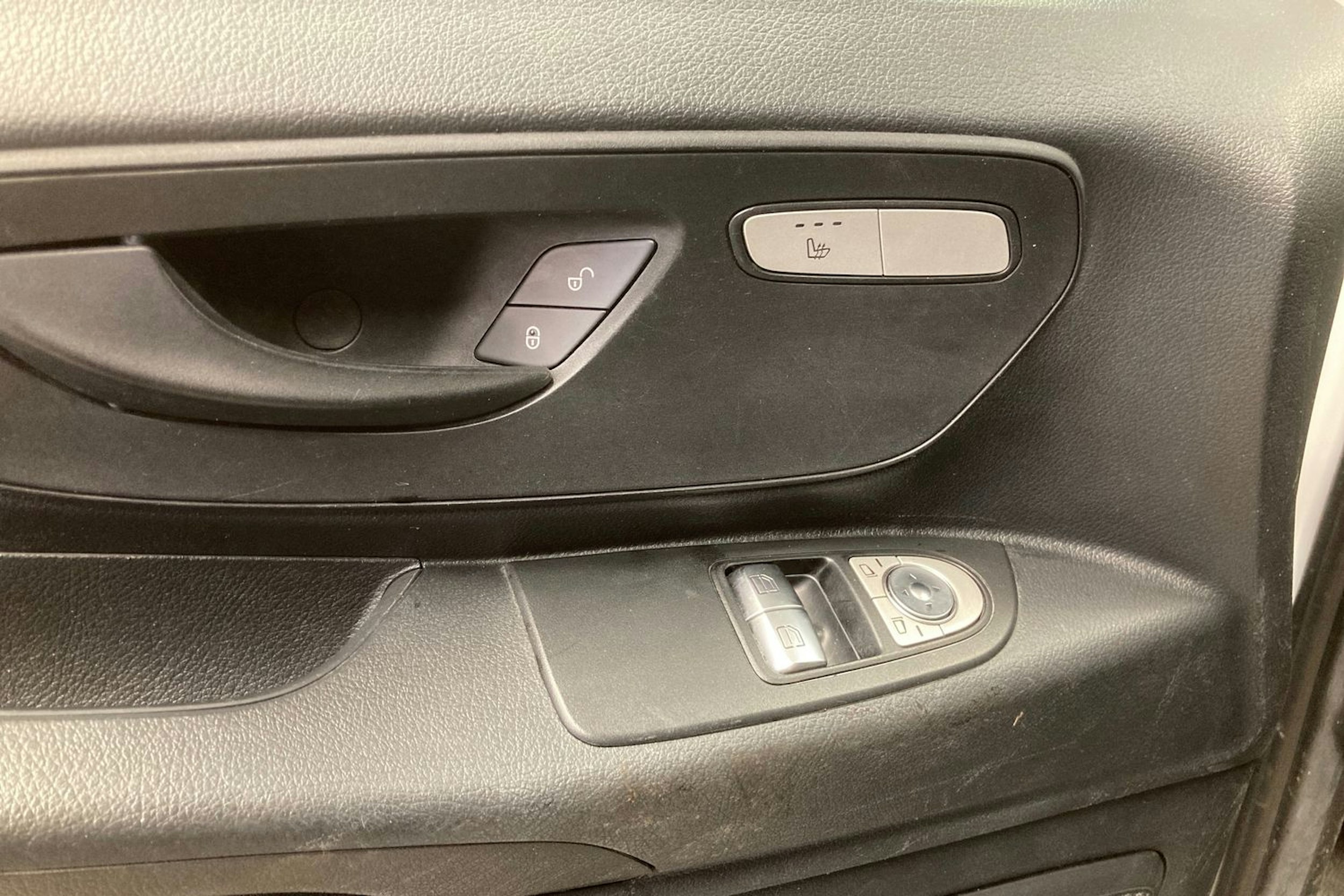 valkoinen Mercedes-Benz Vito 2019 kuva 18.