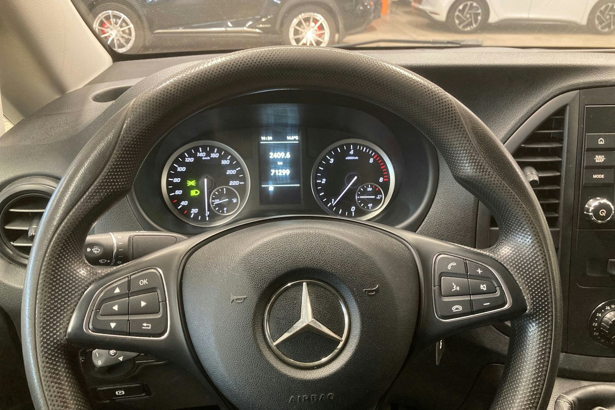 valkoinen Mercedes-Benz Vito 2019 kuva 19.