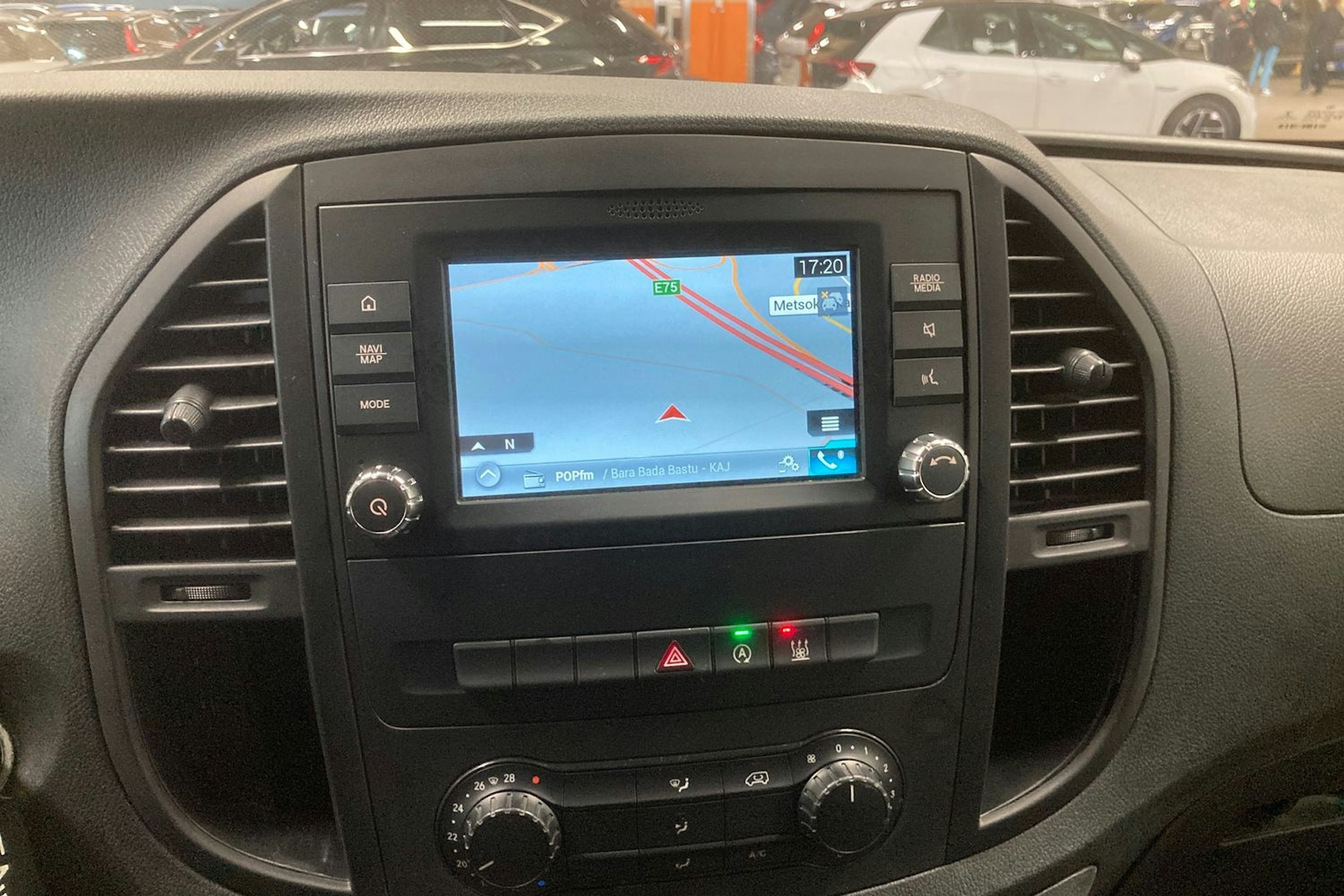 valkoinen Mercedes-Benz Vito 2019 kuva 20.