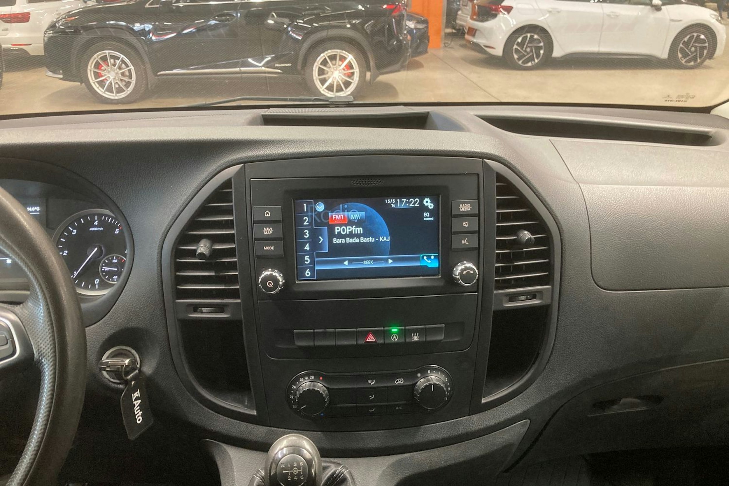valkoinen Mercedes-Benz Vito 2019 kuva 22.