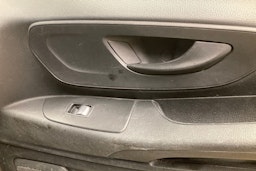 valkoinen Mercedes-Benz Vito 2019 kuva 23.