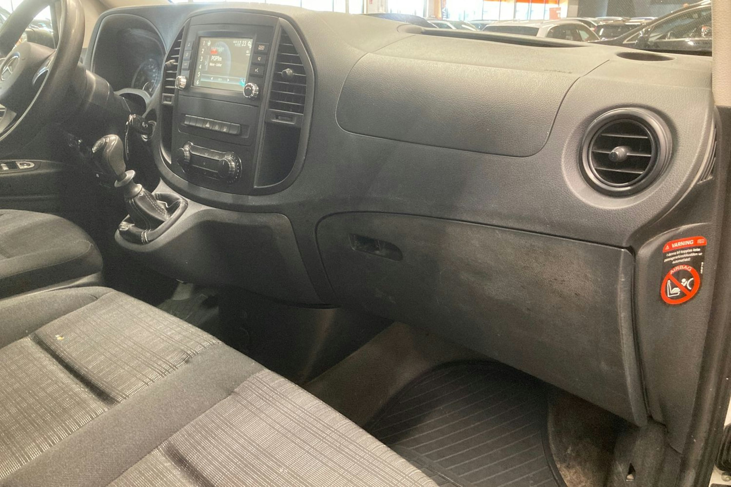 valkoinen Mercedes-Benz Vito 2019 kuva 24.