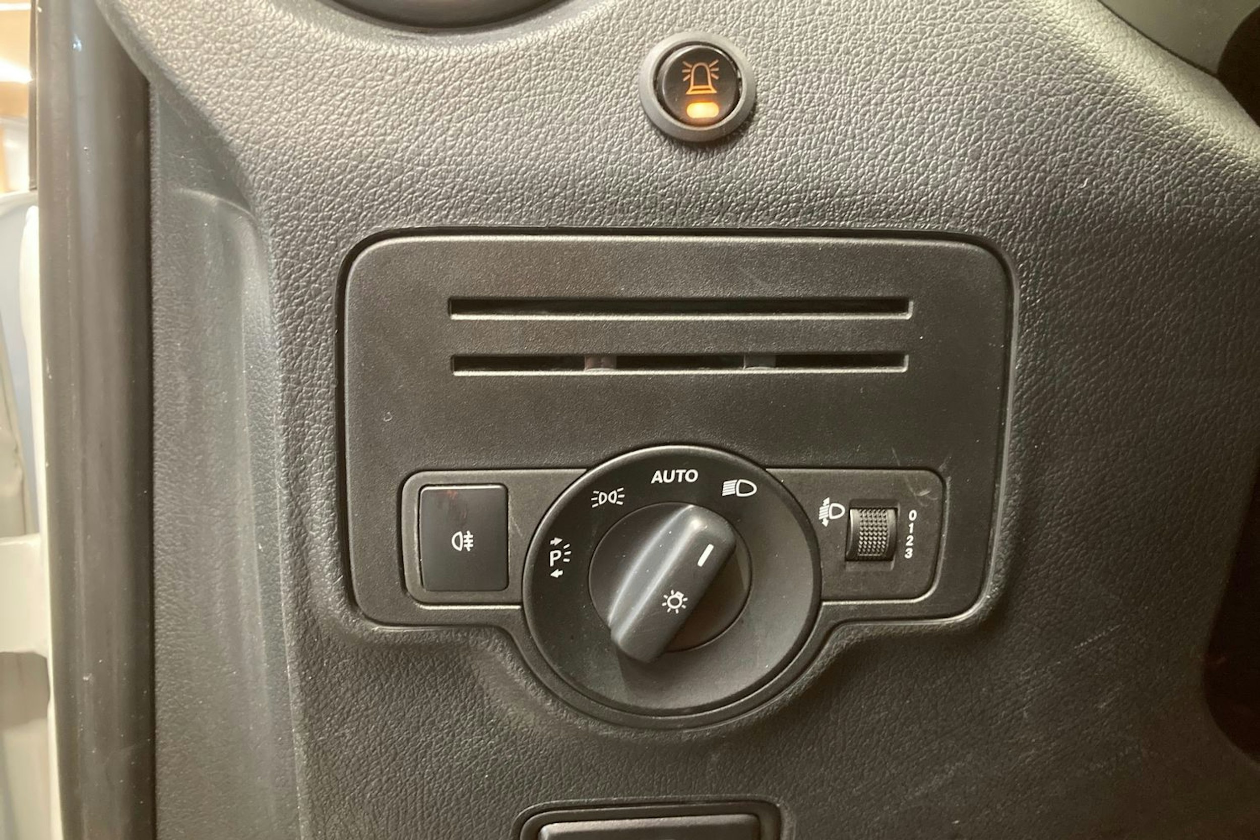 valkoinen Mercedes-Benz Vito 2019 kuva 25.