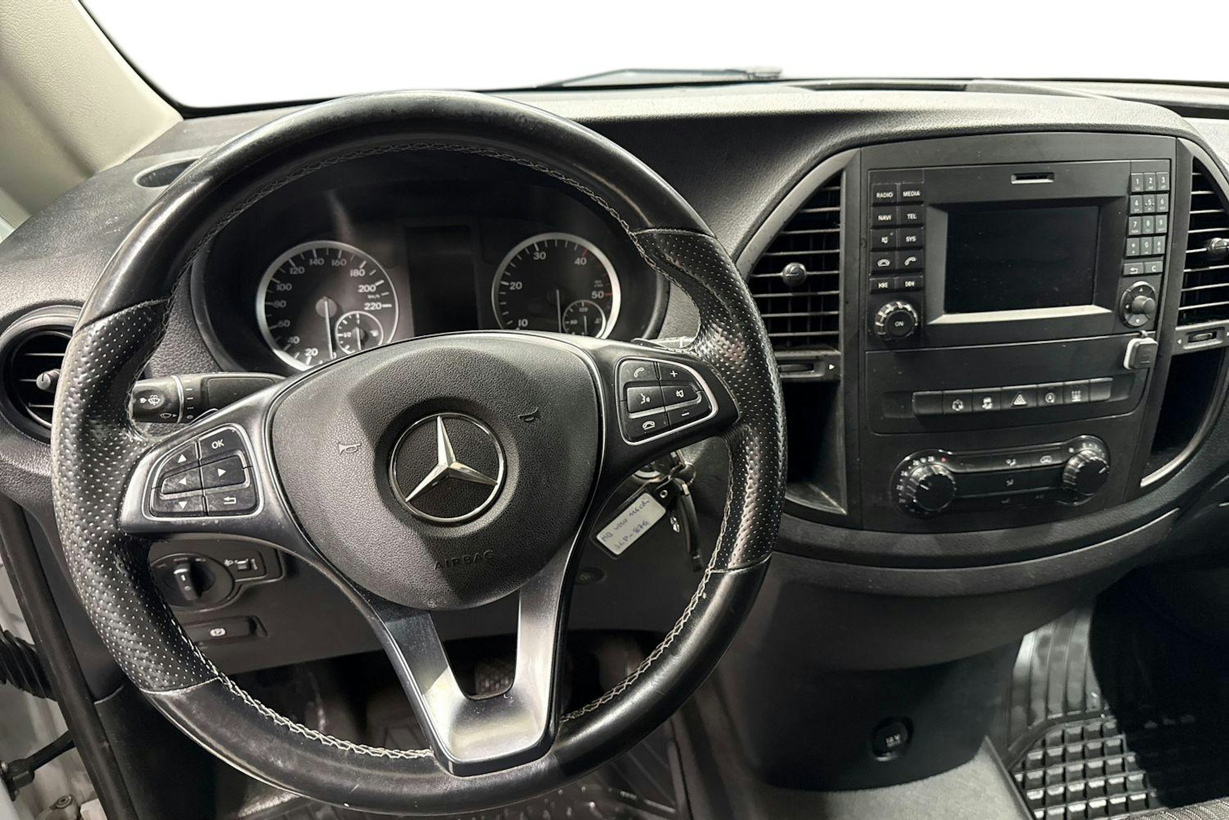 valkoinen Mercedes-Benz Vito 2019 kuva 9.