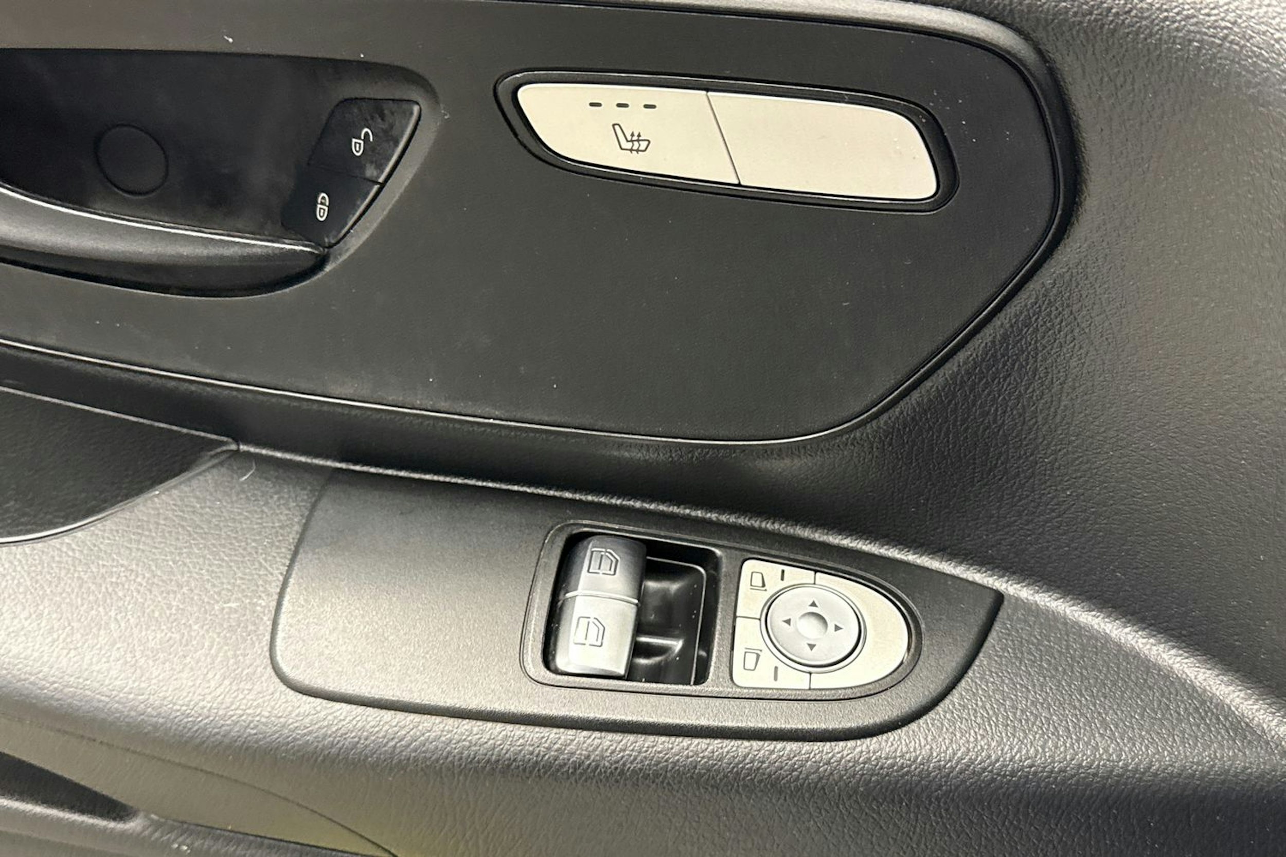 valkoinen Mercedes-Benz Vito 2019 kuva 19.