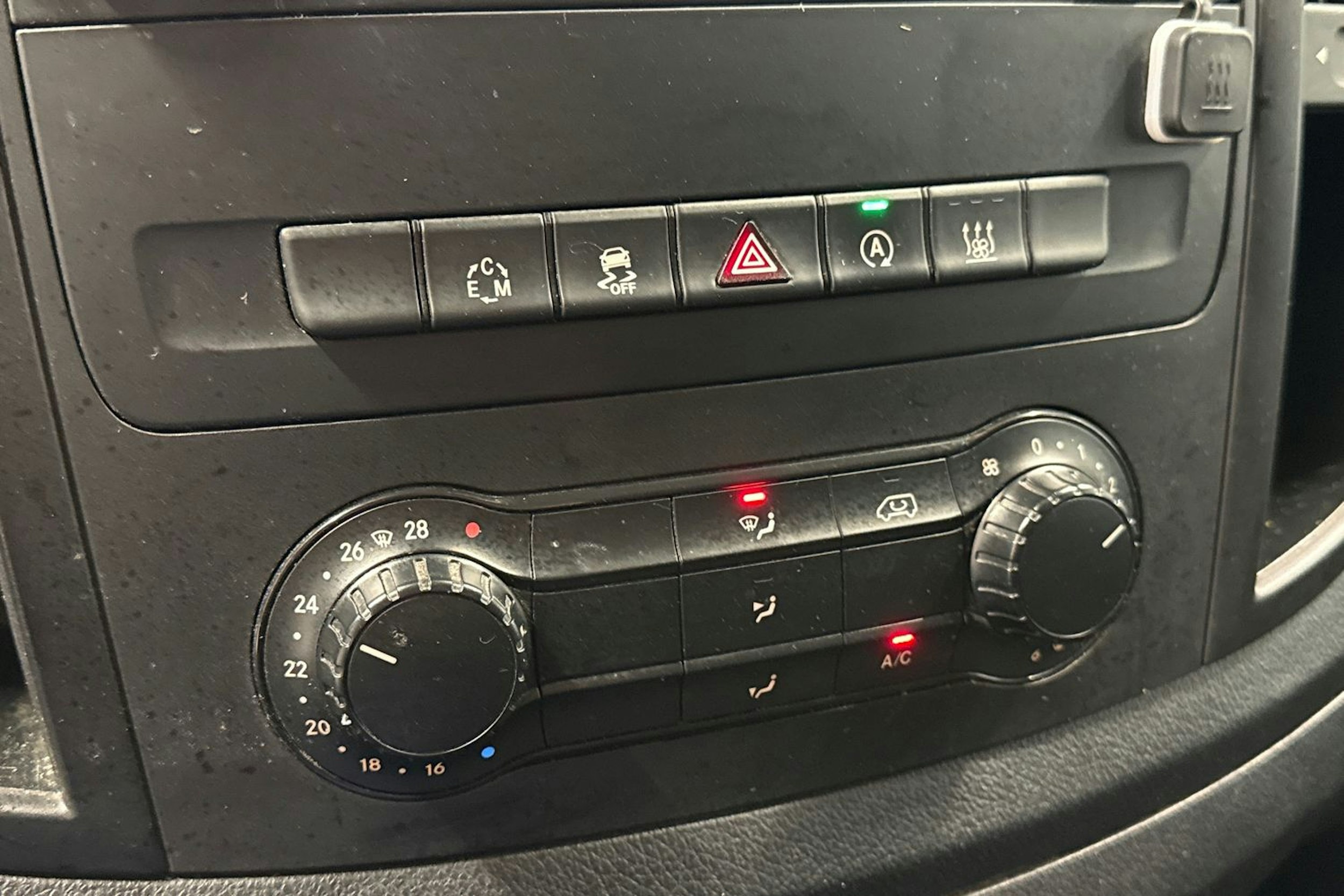 valkoinen Mercedes-Benz Vito 2019 kuva 20.