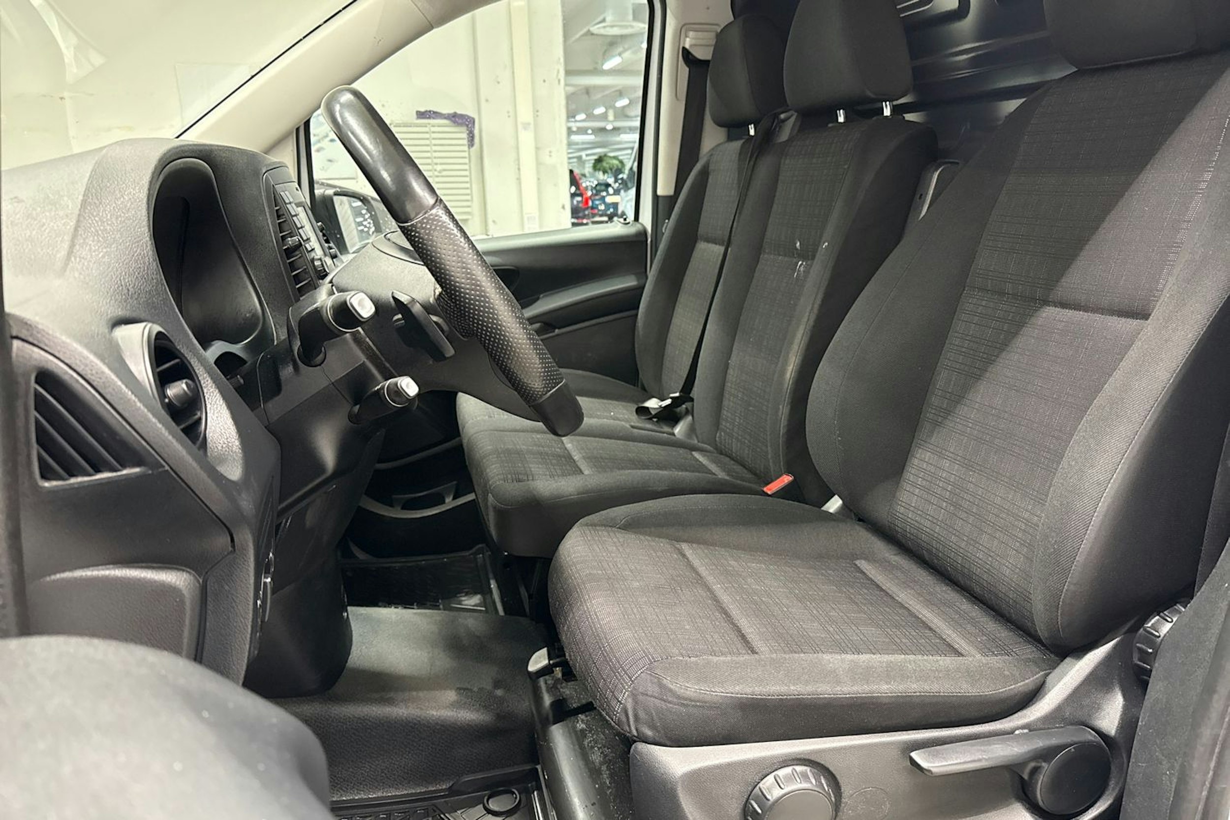 valkoinen Mercedes-Benz Vito 2019 kuva 23.