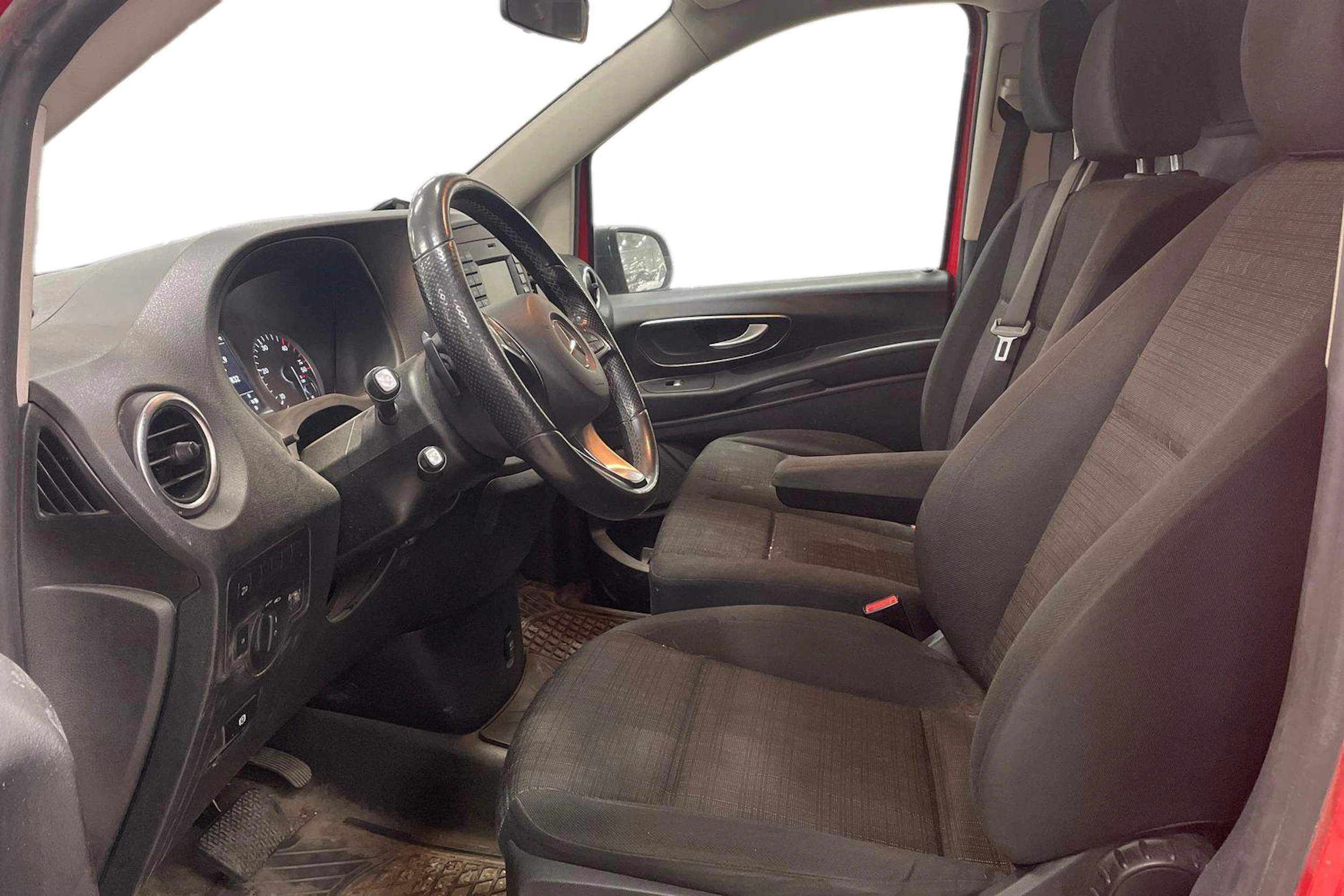 punainen Mercedes-Benz Vito 2019 kuva 3.