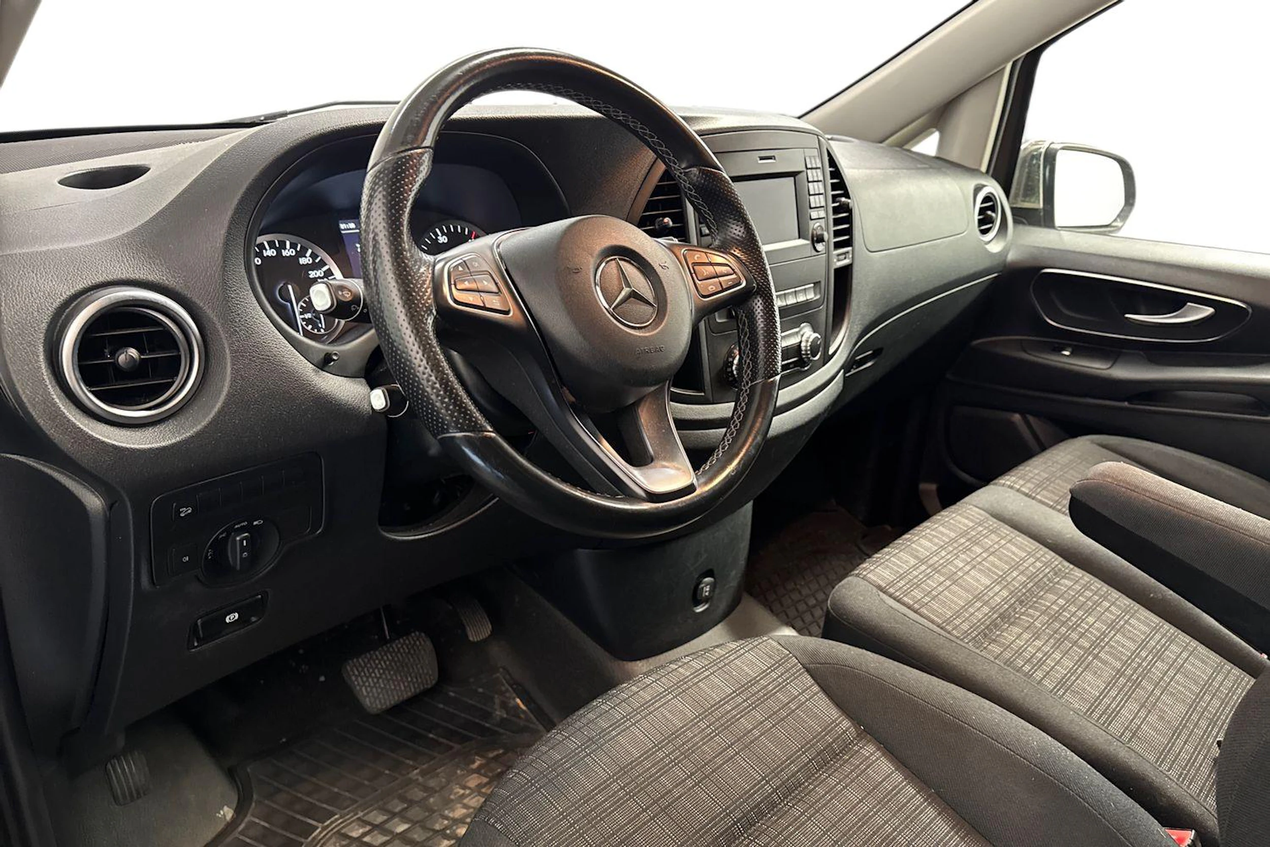 harmaa Mercedes-Benz Vito 2019 kuva 3.